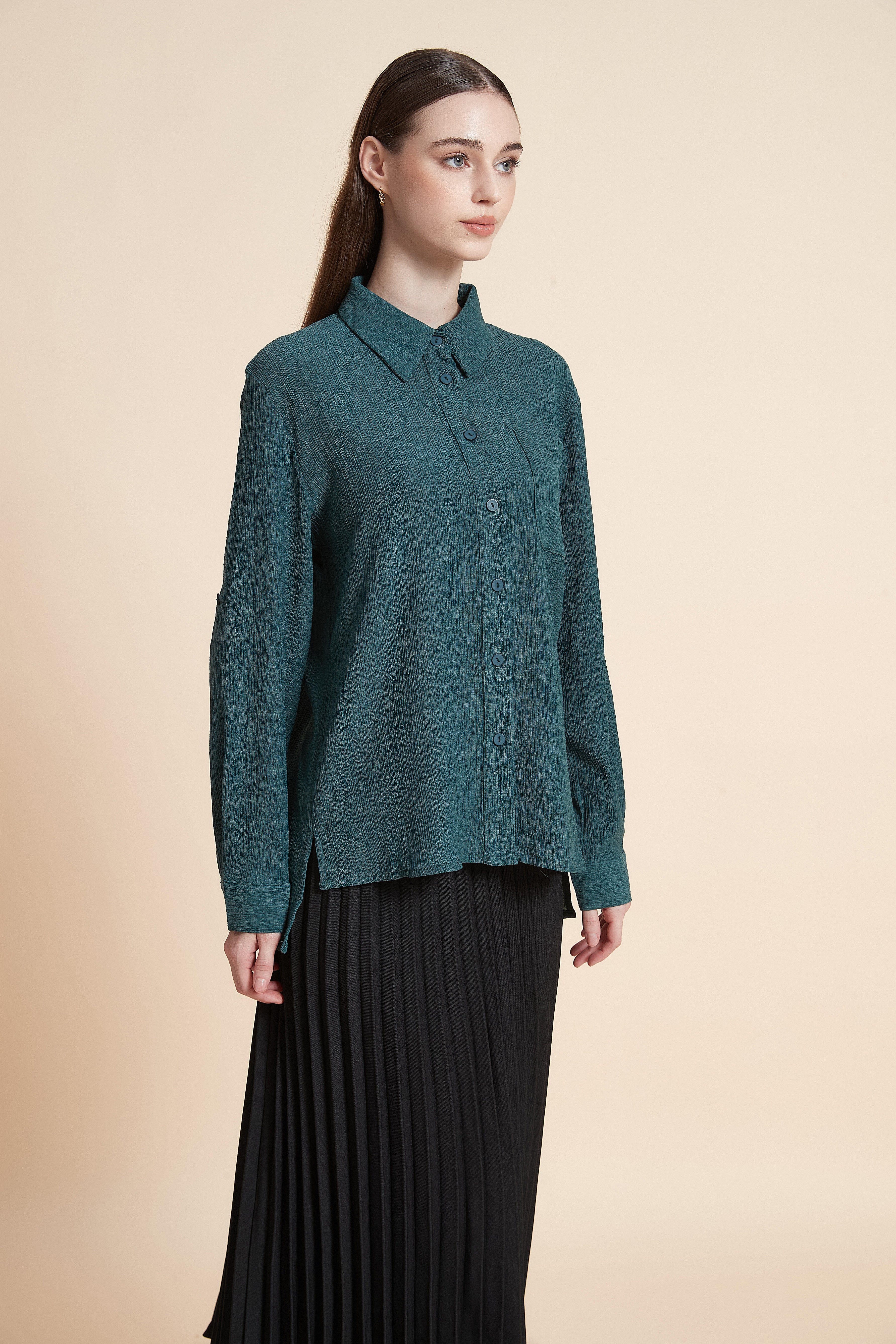 Collared shirt with front buttons