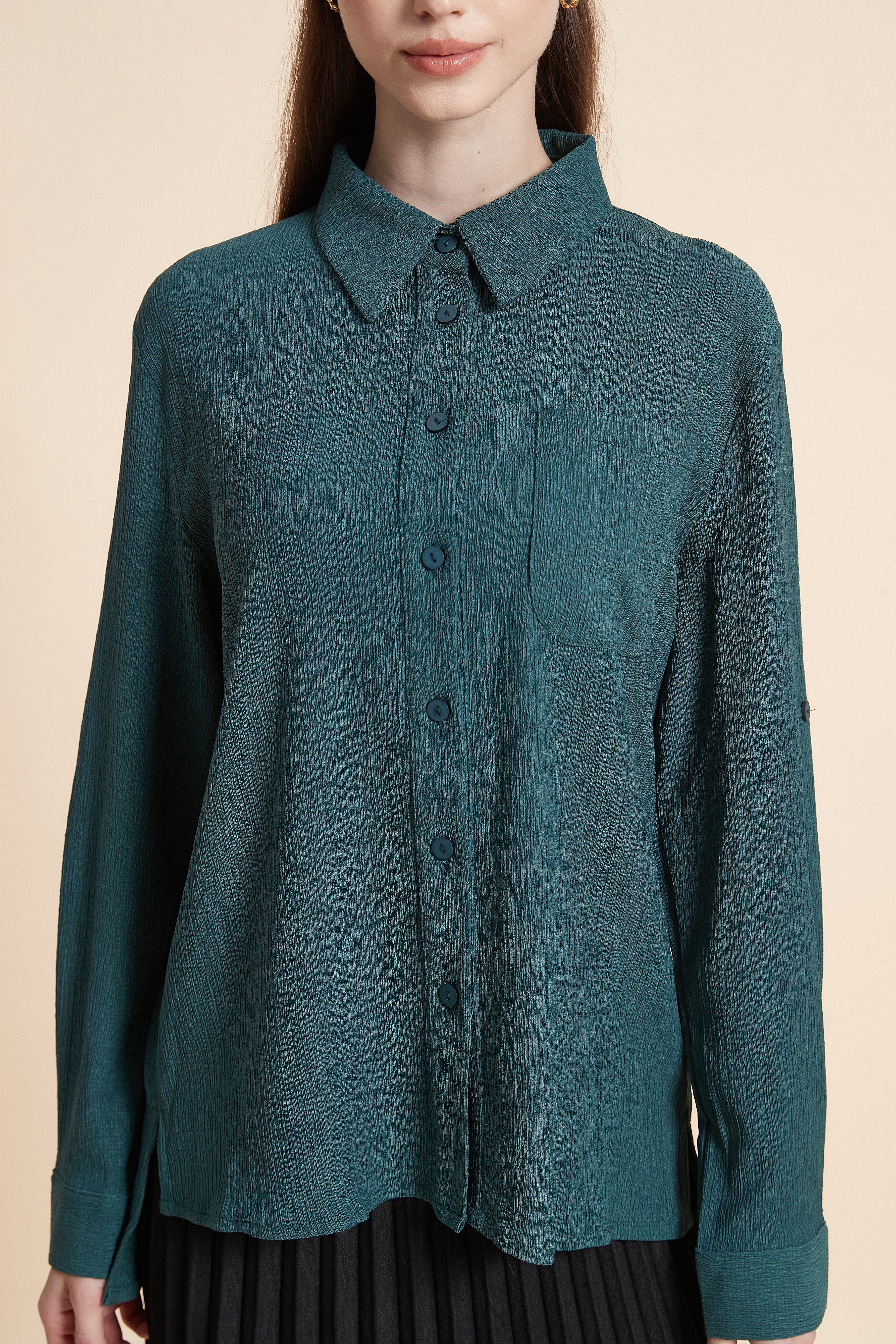 Collared shirt with front buttons