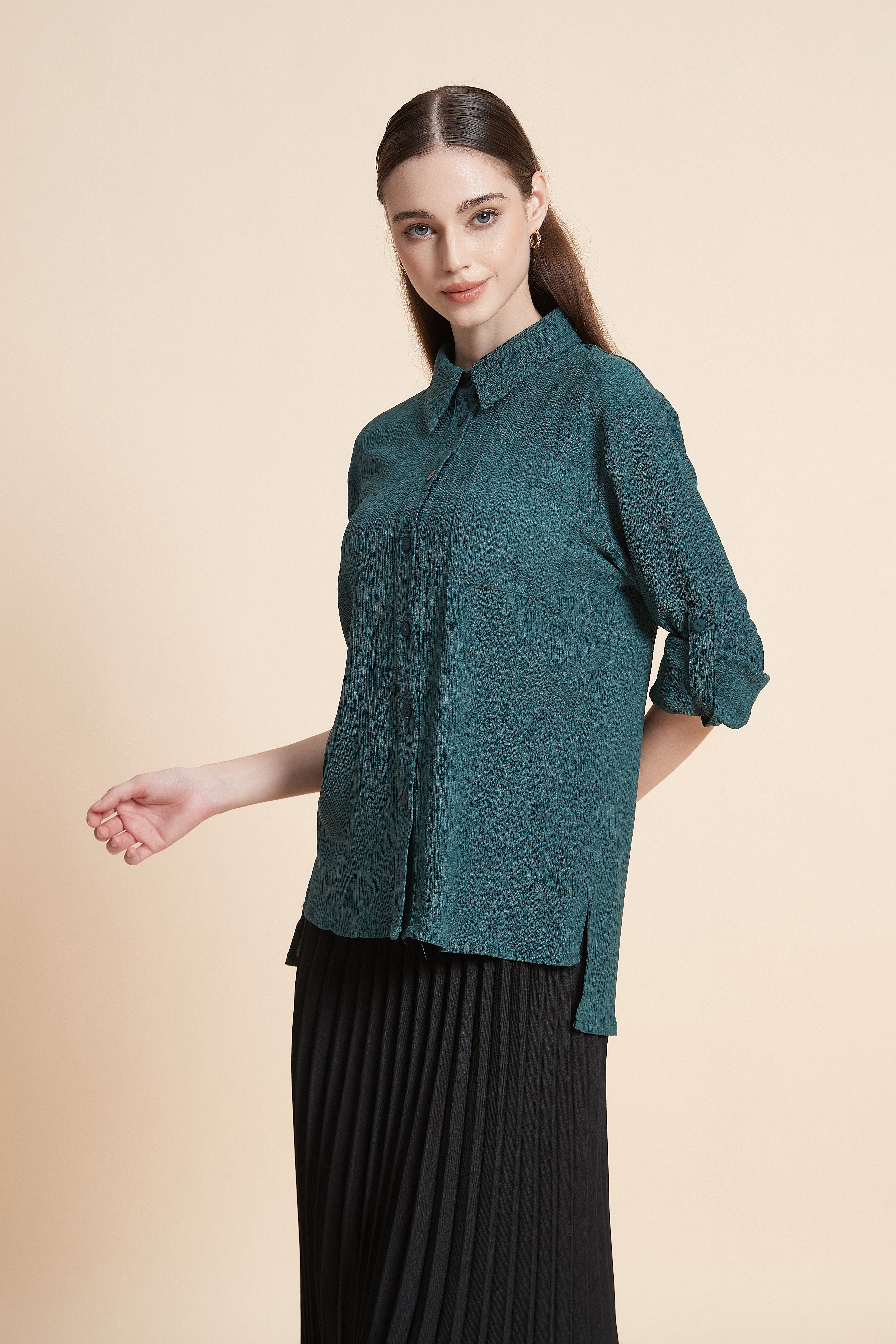 Collared shirt with front buttons