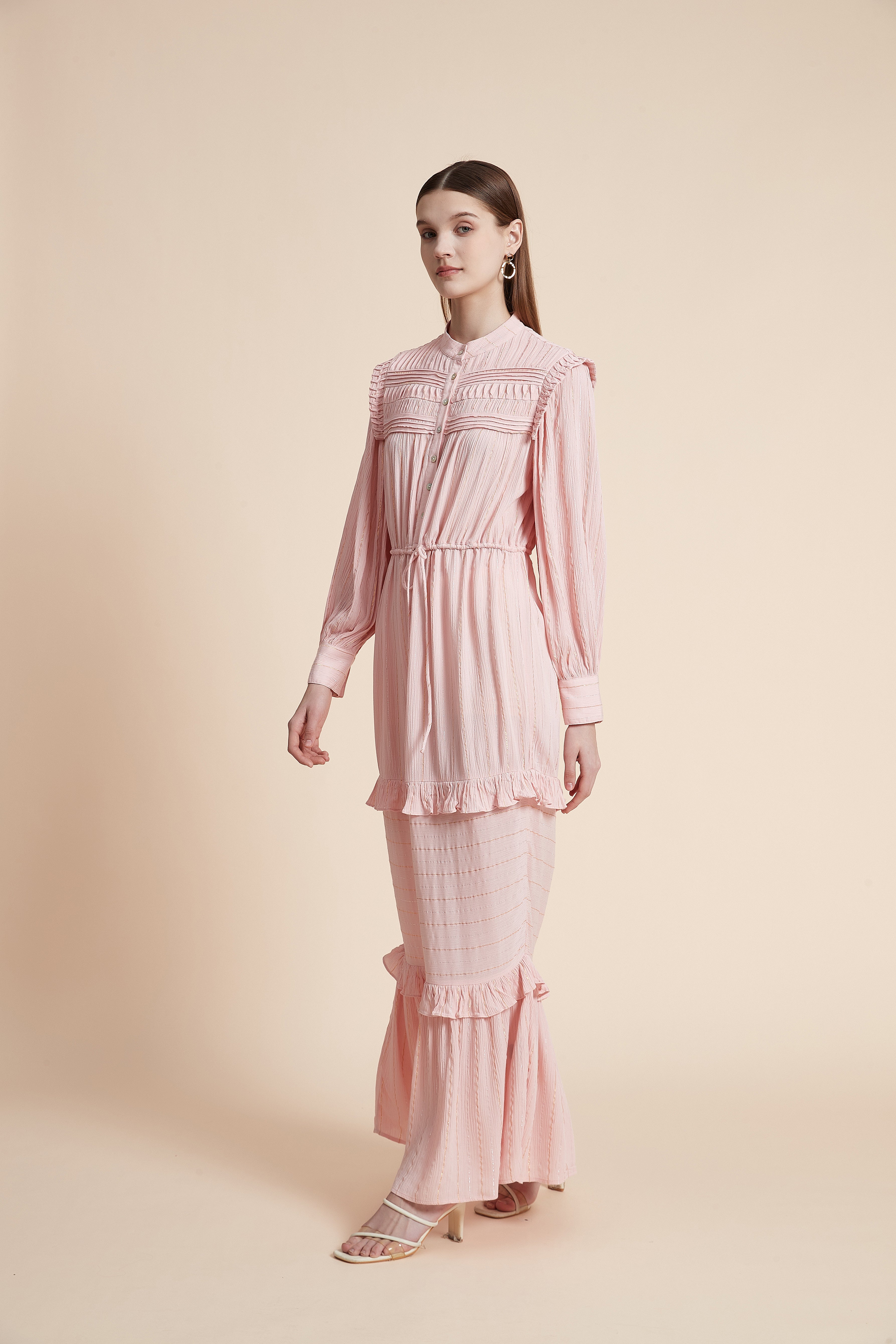 Long Waist-Defined Dress with Wide Long Sleeves