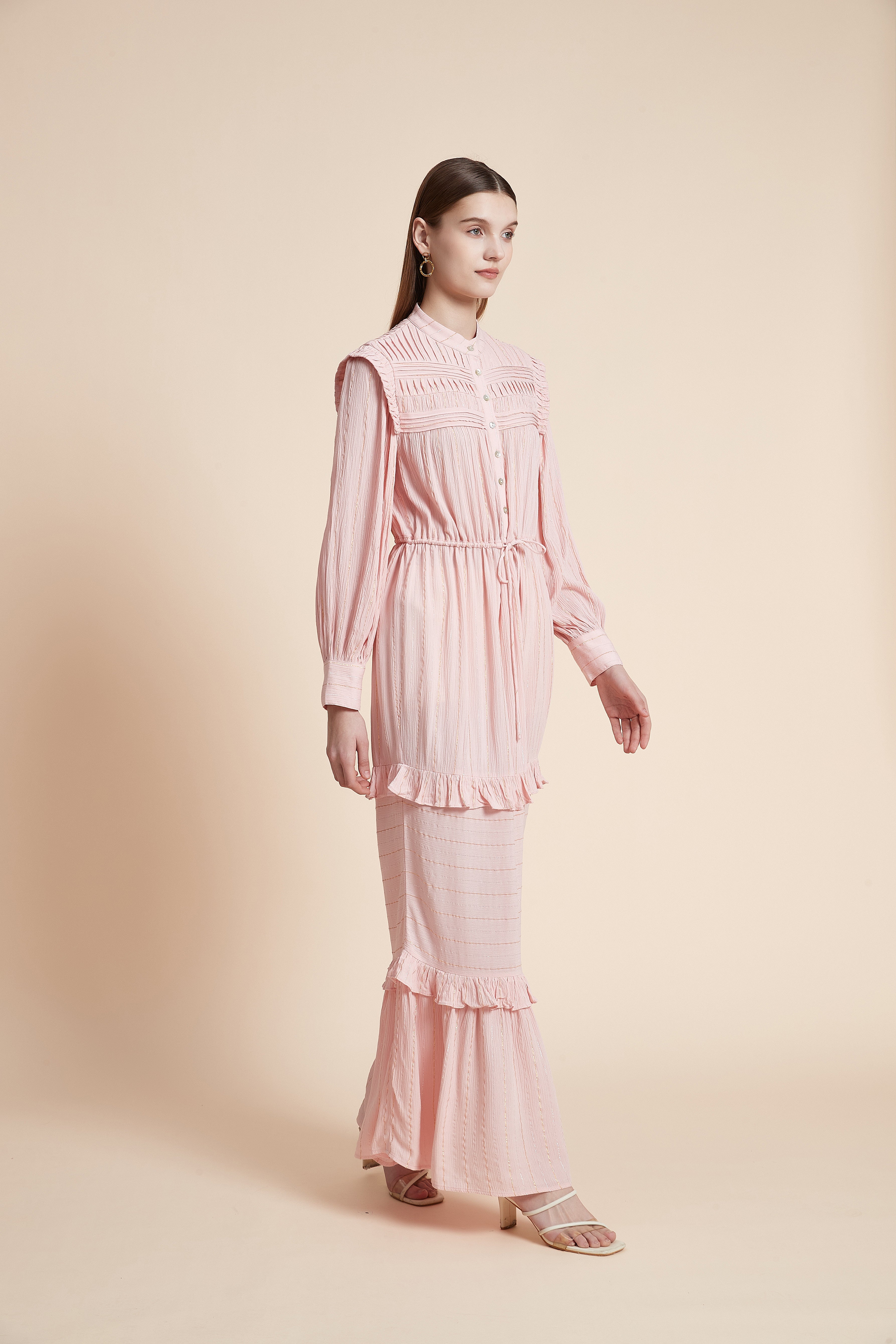 Long Waist-Defined Dress with Wide Long Sleeves