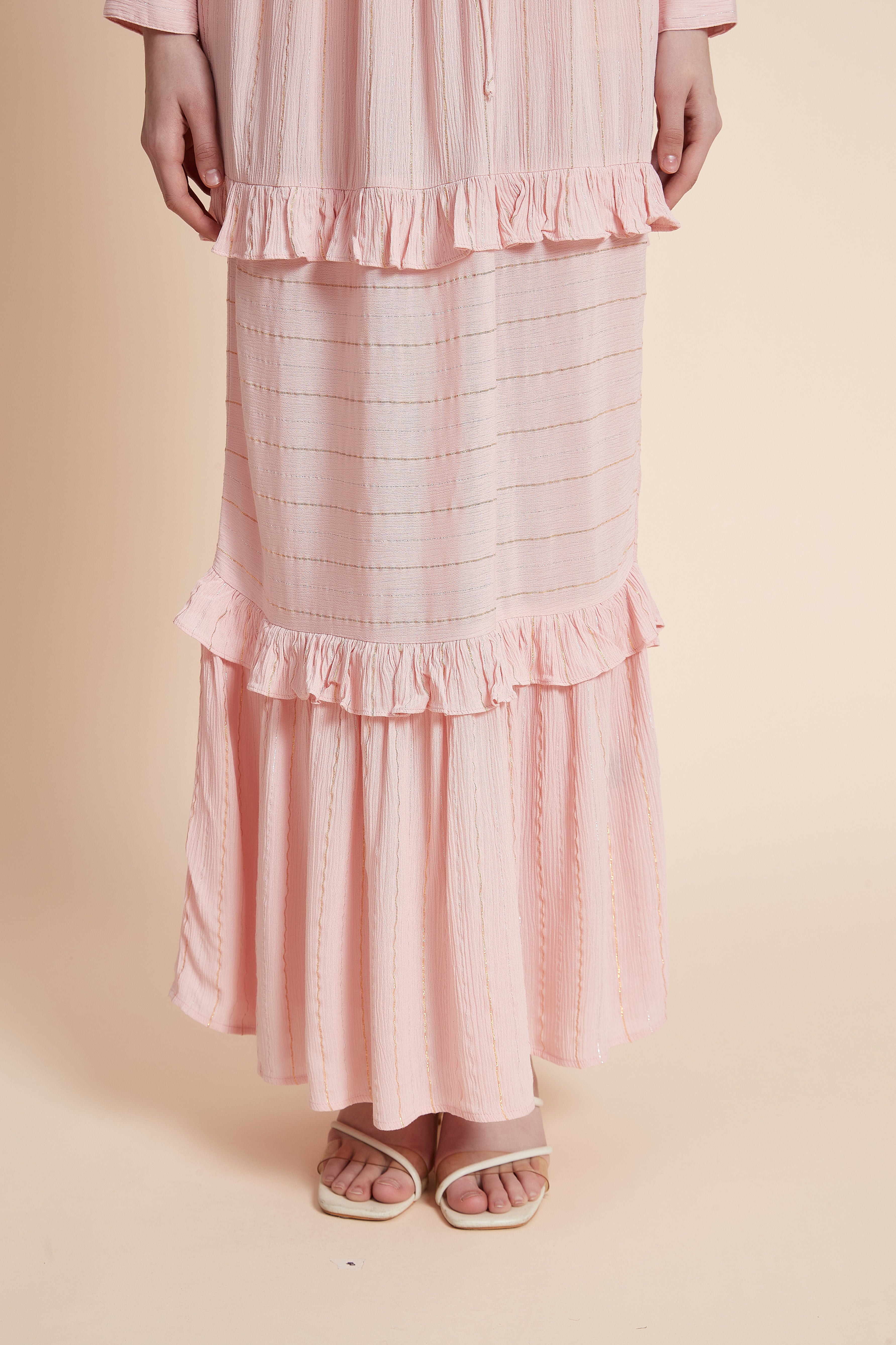 Long Waist-Defined Dress with Wide Long Sleeves