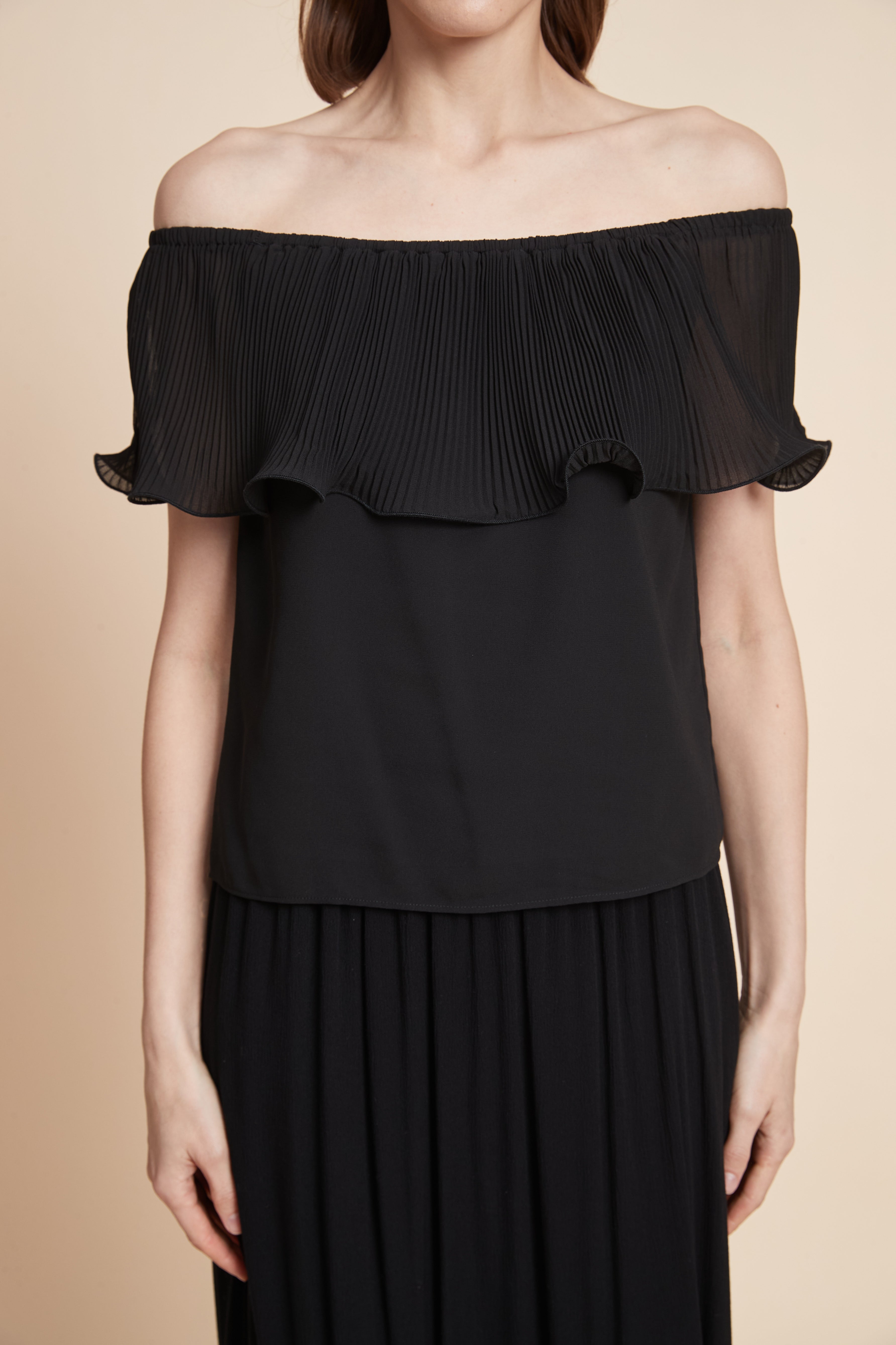 Plain Off-The-Shoulder Crop Top