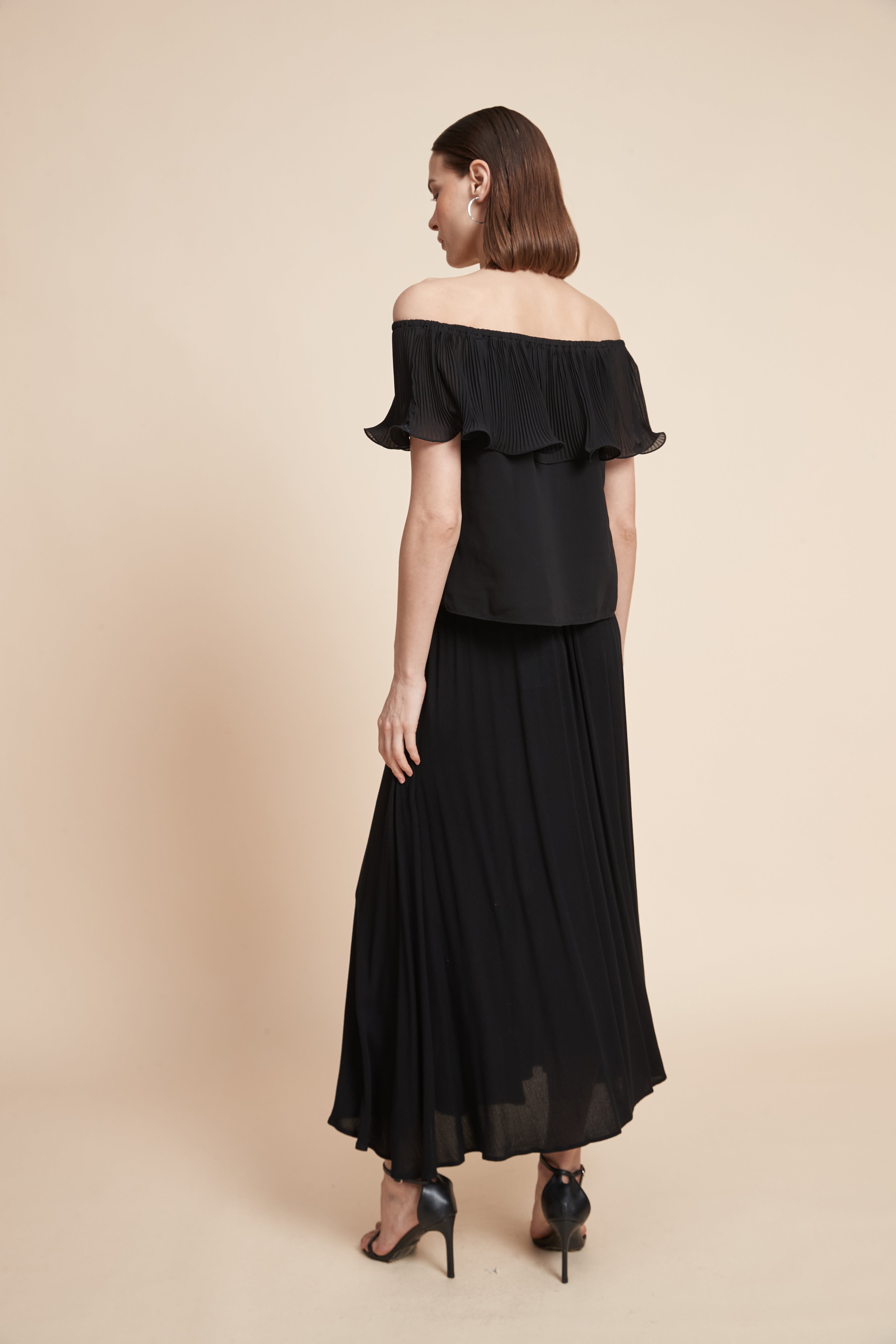 Plain Off-The-Shoulder Crop Top