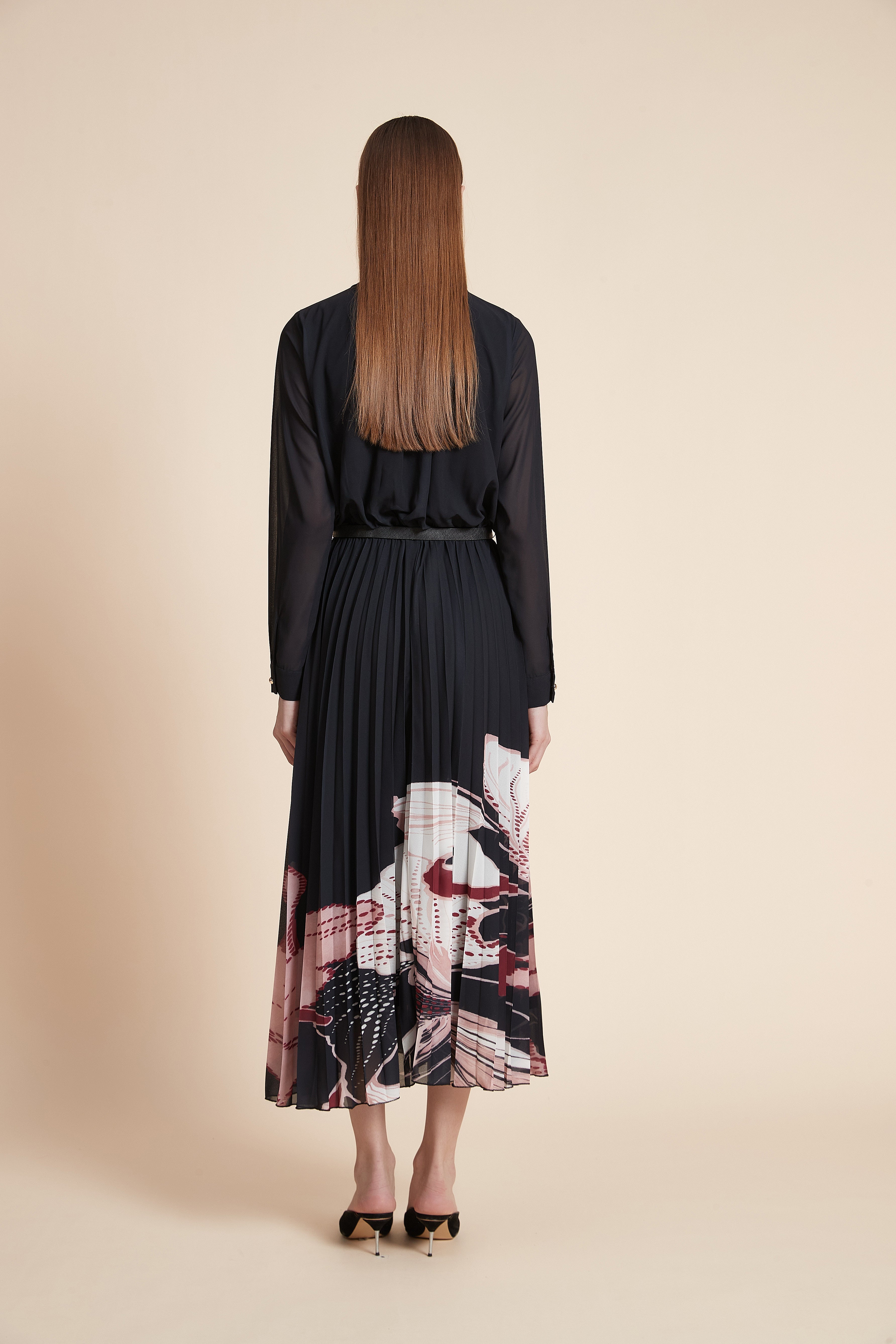 فستان ميدي منقوش بأكمام طويلة