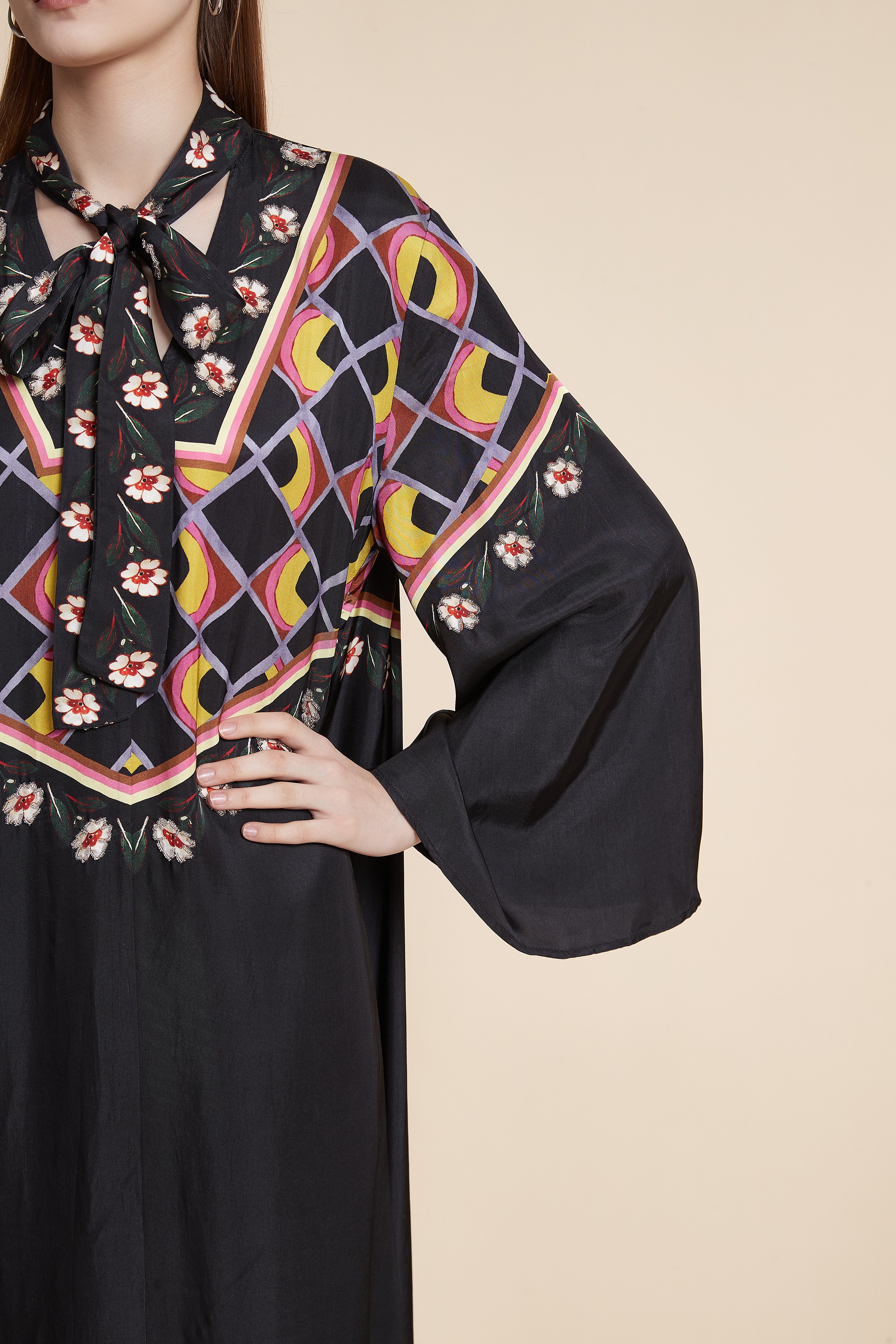 فستان ميدي نايت موزاييك ماكسي بربطة عند الرقبة