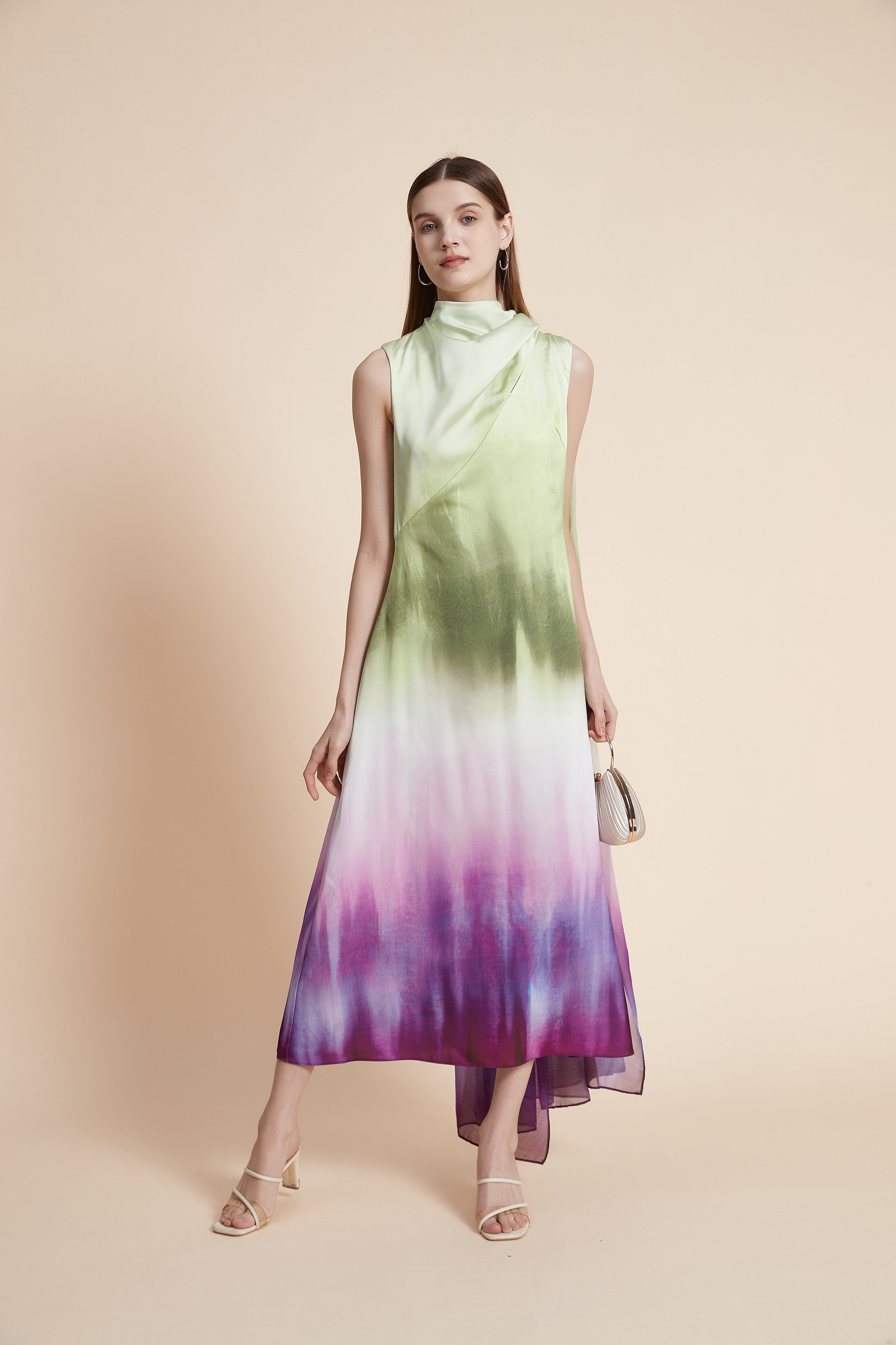 فستان ماكسي بنقشة تاي داي بدون أكمام