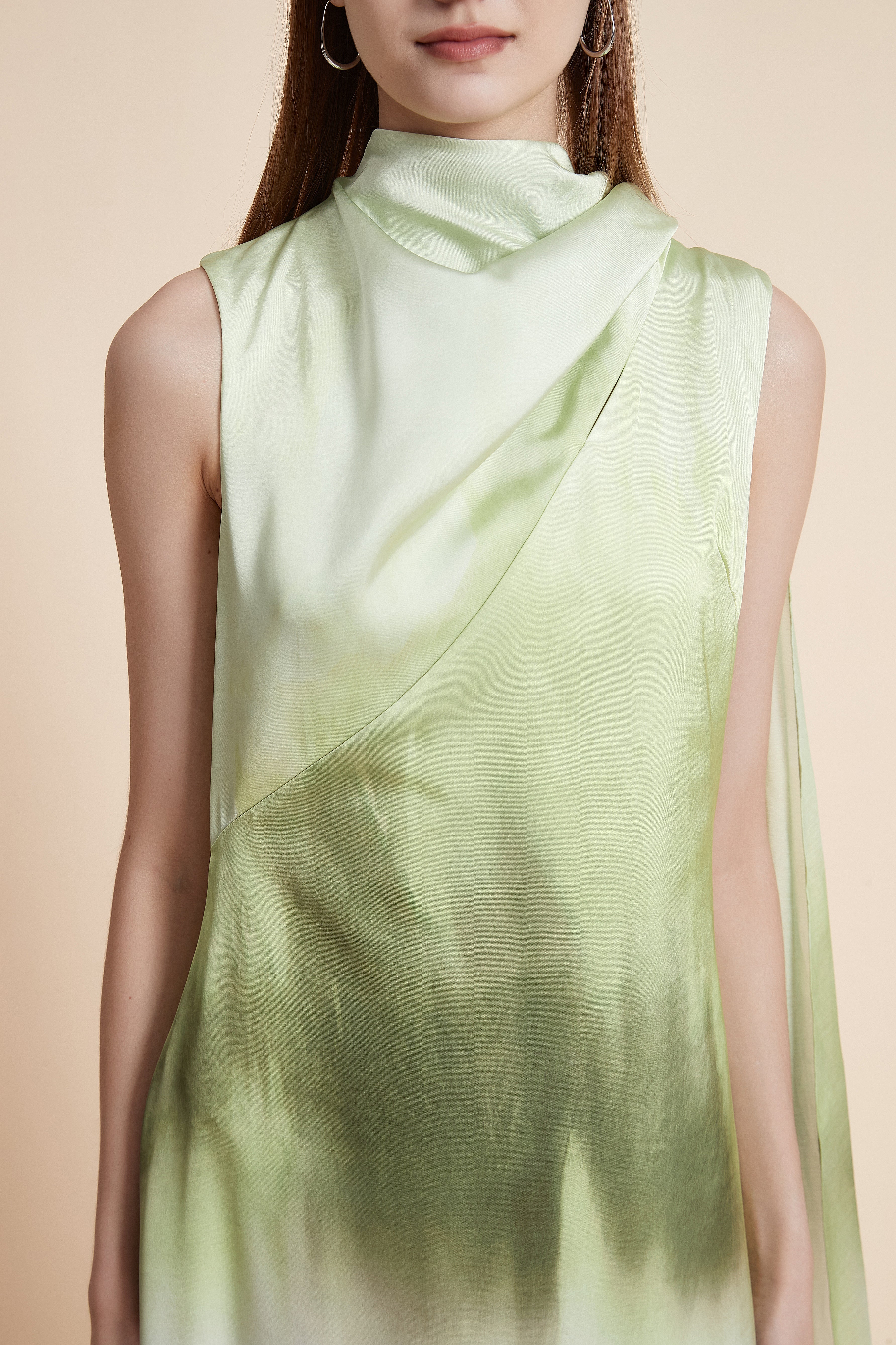 فستان ماكسي بنقشة تاي داي بدون أكمام