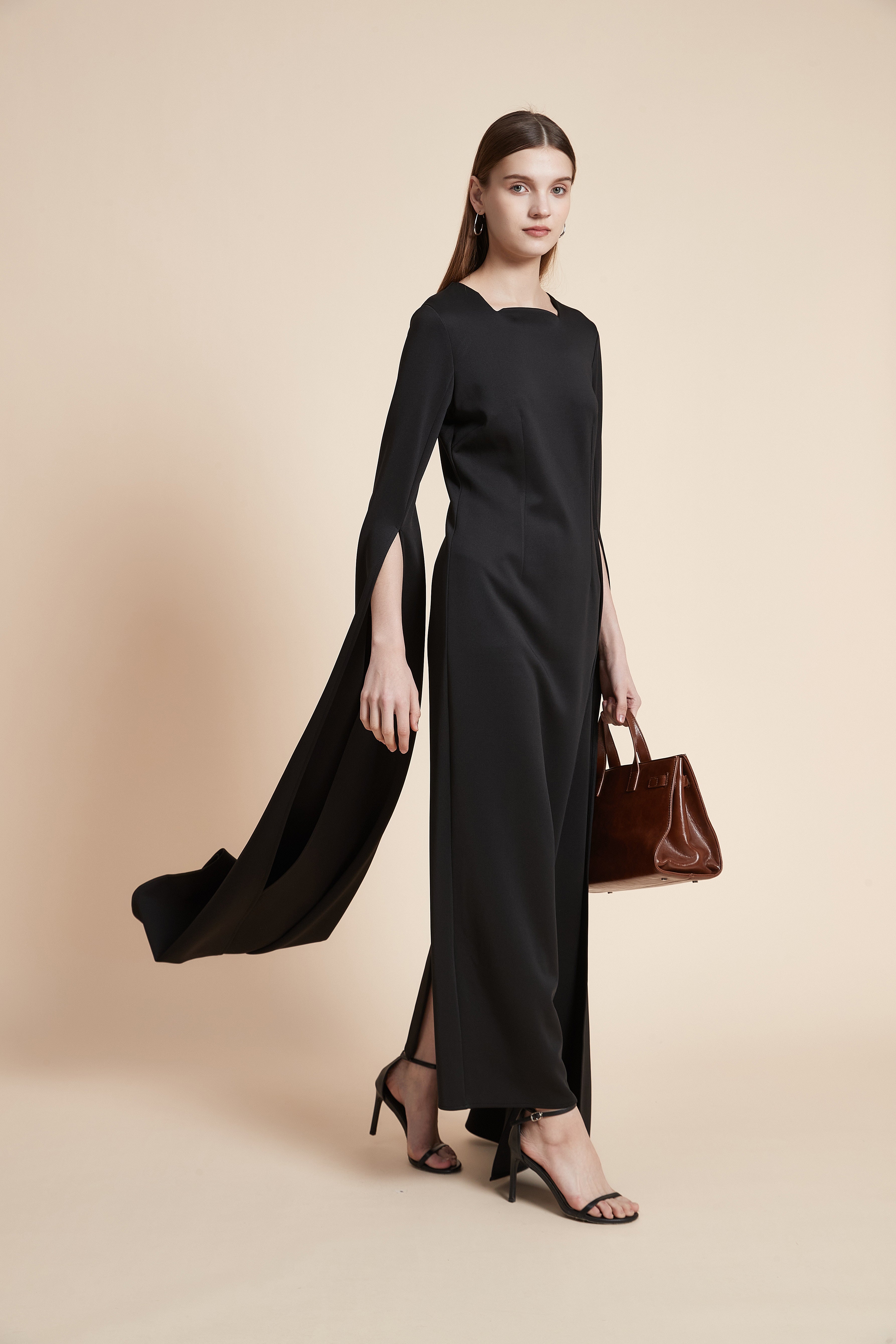 فستان ماكسي سادة بأكمام طويلة مفتوحة