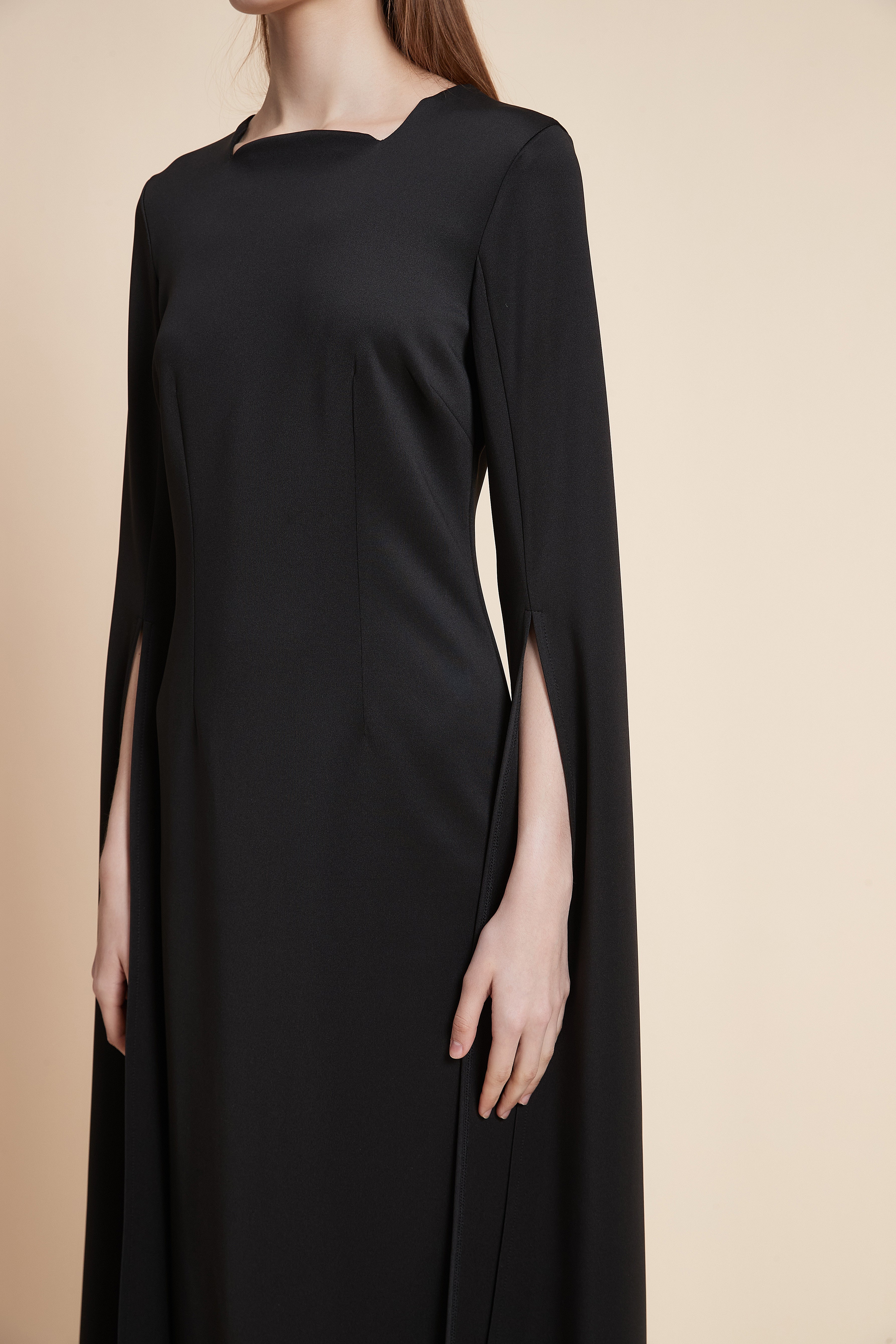 فستان ماكسي سادة بأكمام طويلة مفتوحة