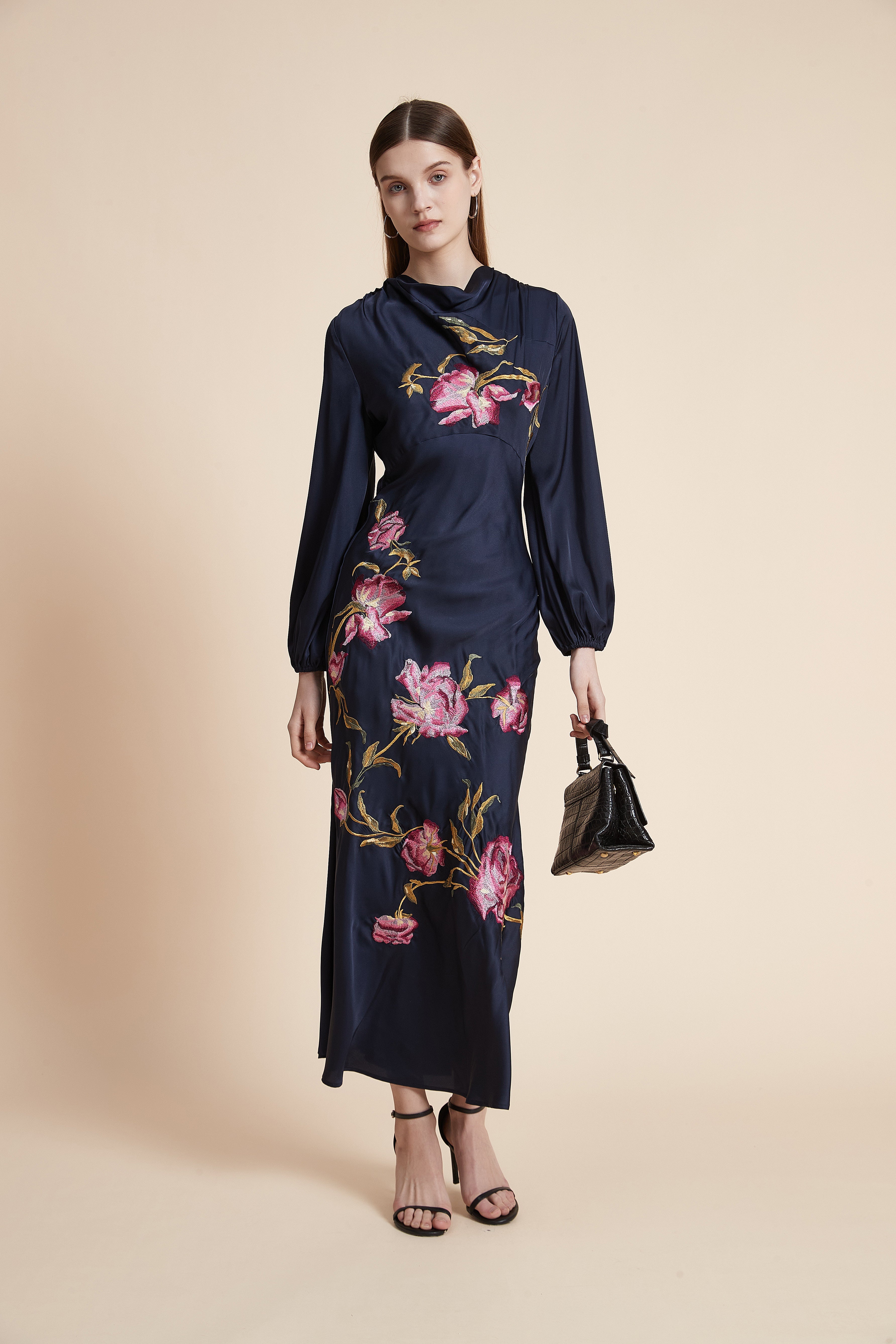 فستان ميدي منقوش بأكمام طويلة