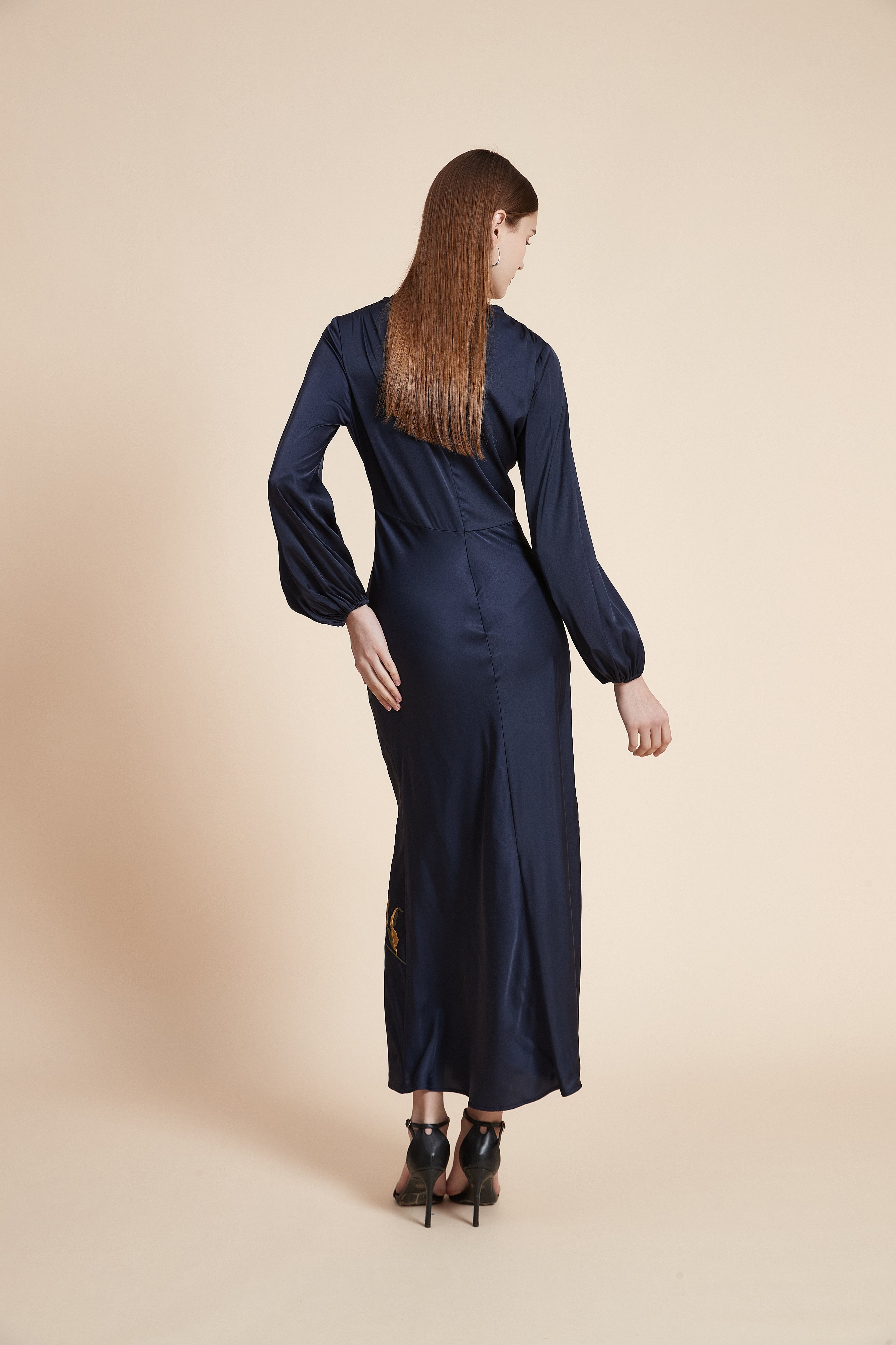 فستان ميدي منقوش بأكمام طويلة