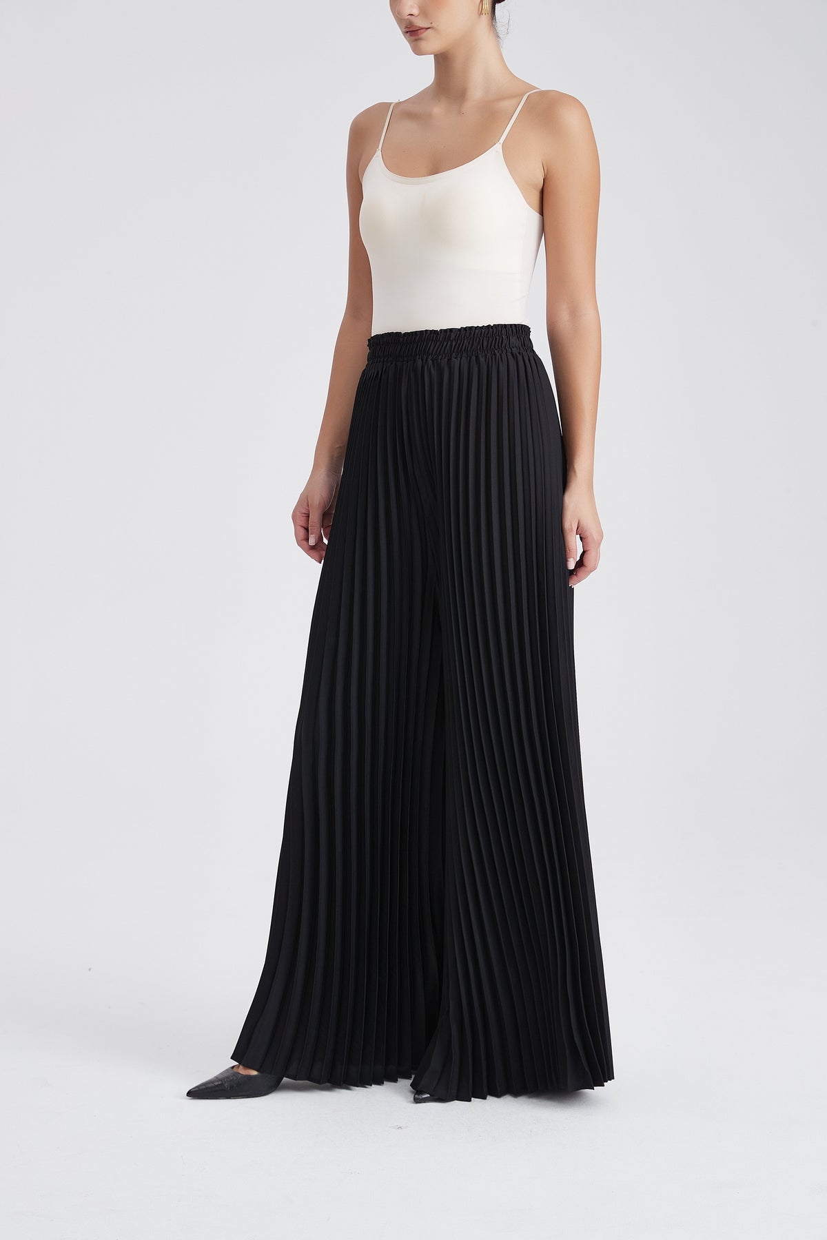 Wide-Leg Pleated Long Trousers