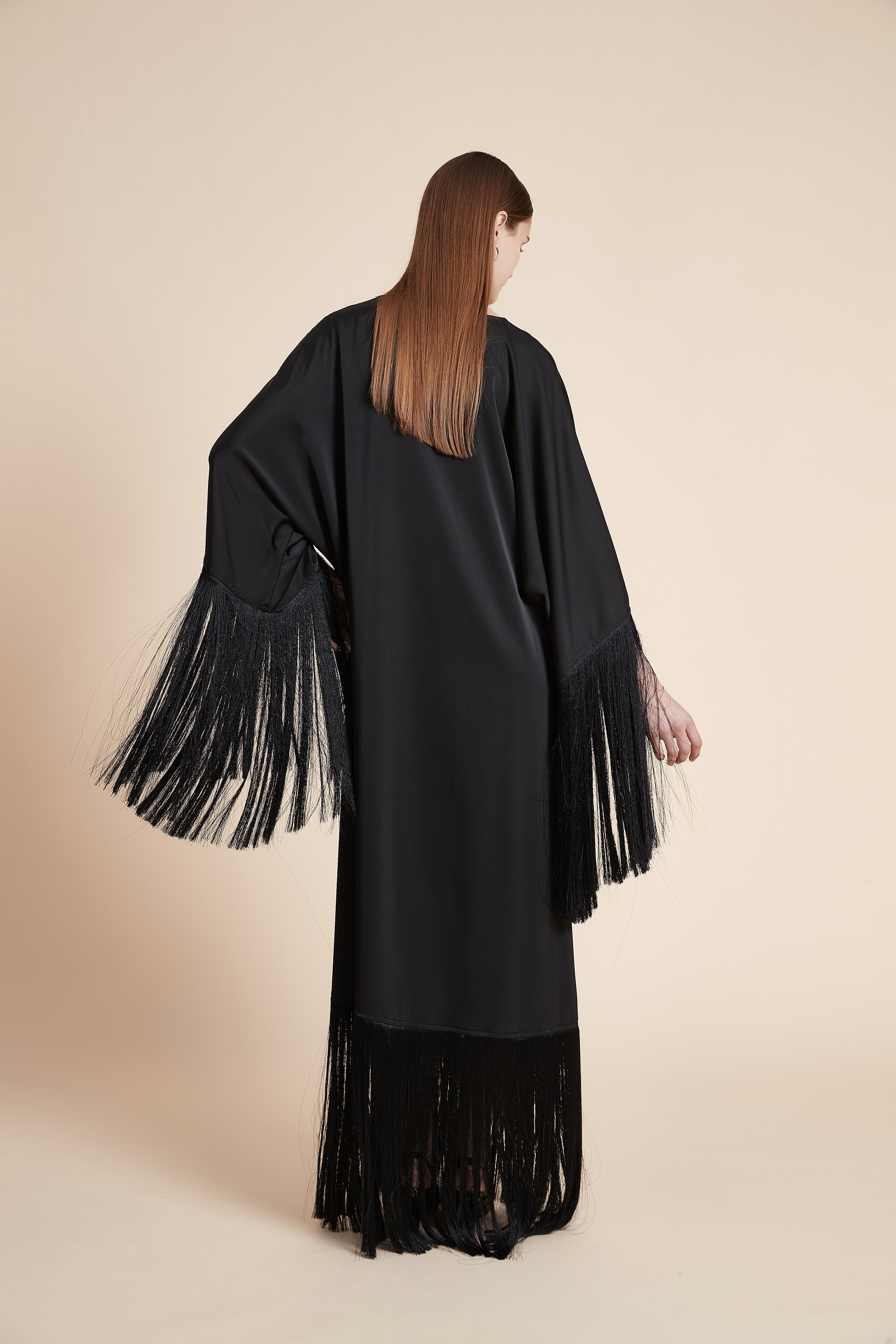 فستان ماكسي بأطراف شراشيب أنيقة