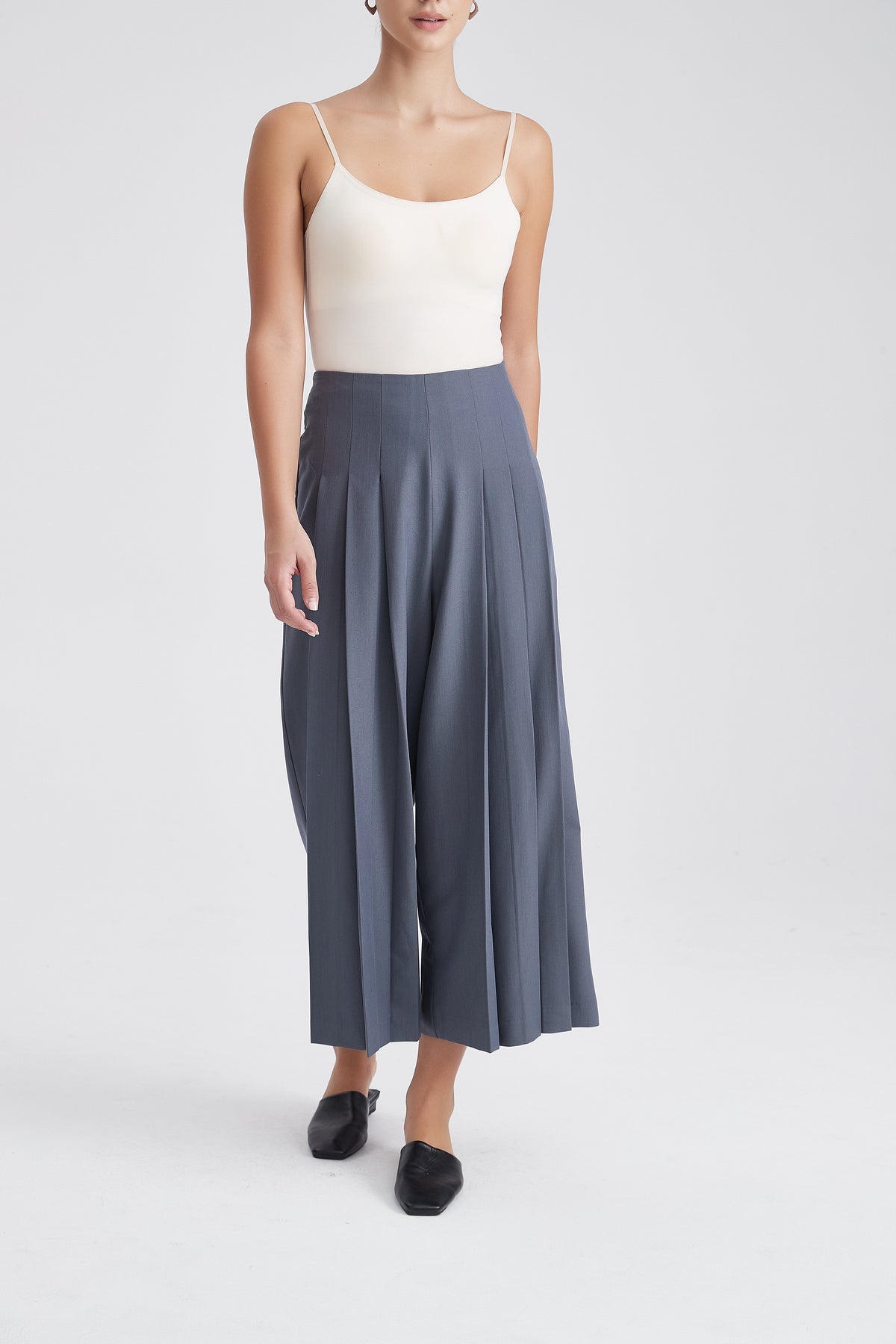 Wide-Leg 3/4 Trousers With Pleats