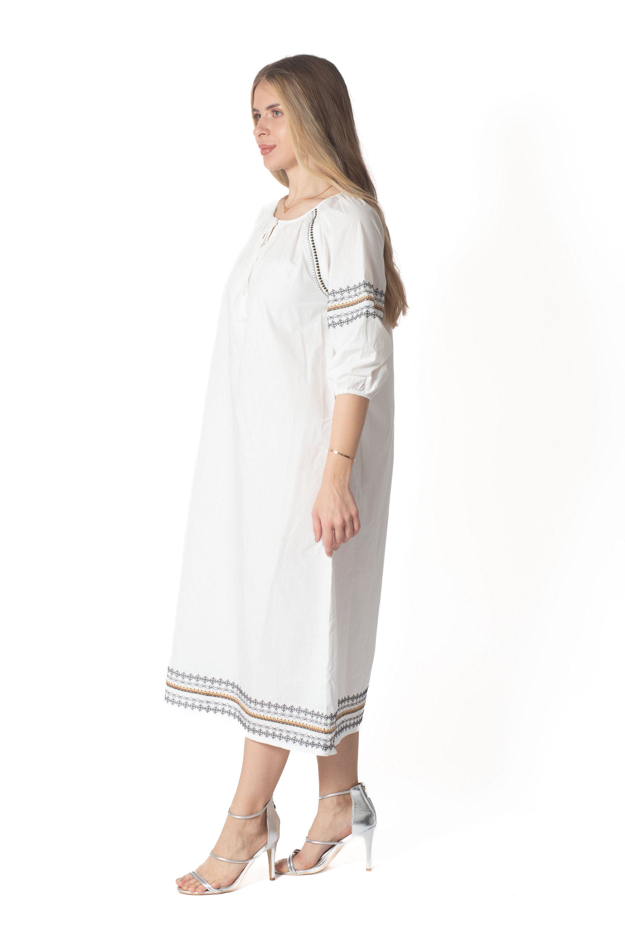 Yola Long dress adorned with embroidery at the bottom, 3/4 sleeves