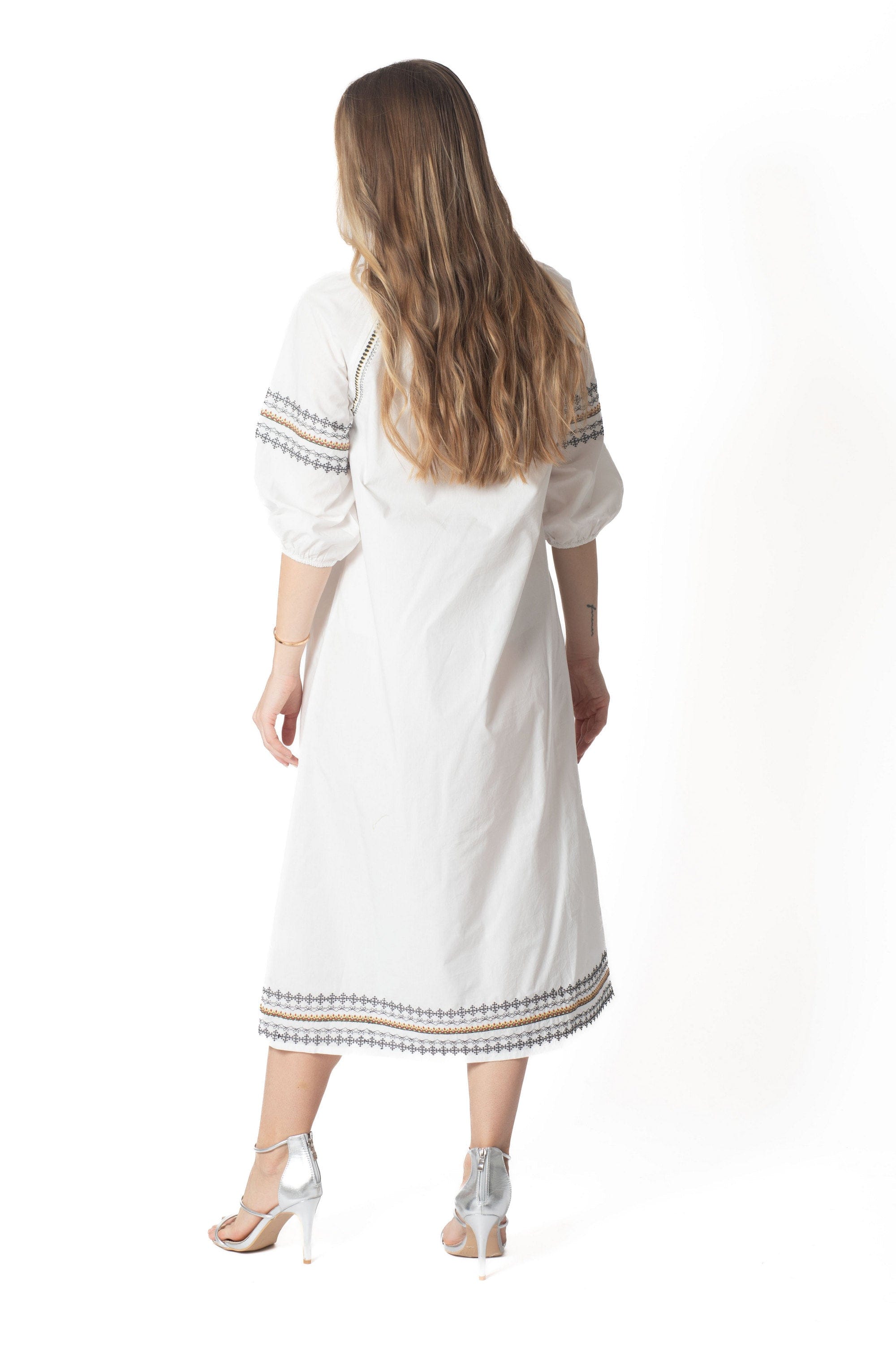 Yola Long dress adorned with embroidery at the bottom, 3/4 sleeves