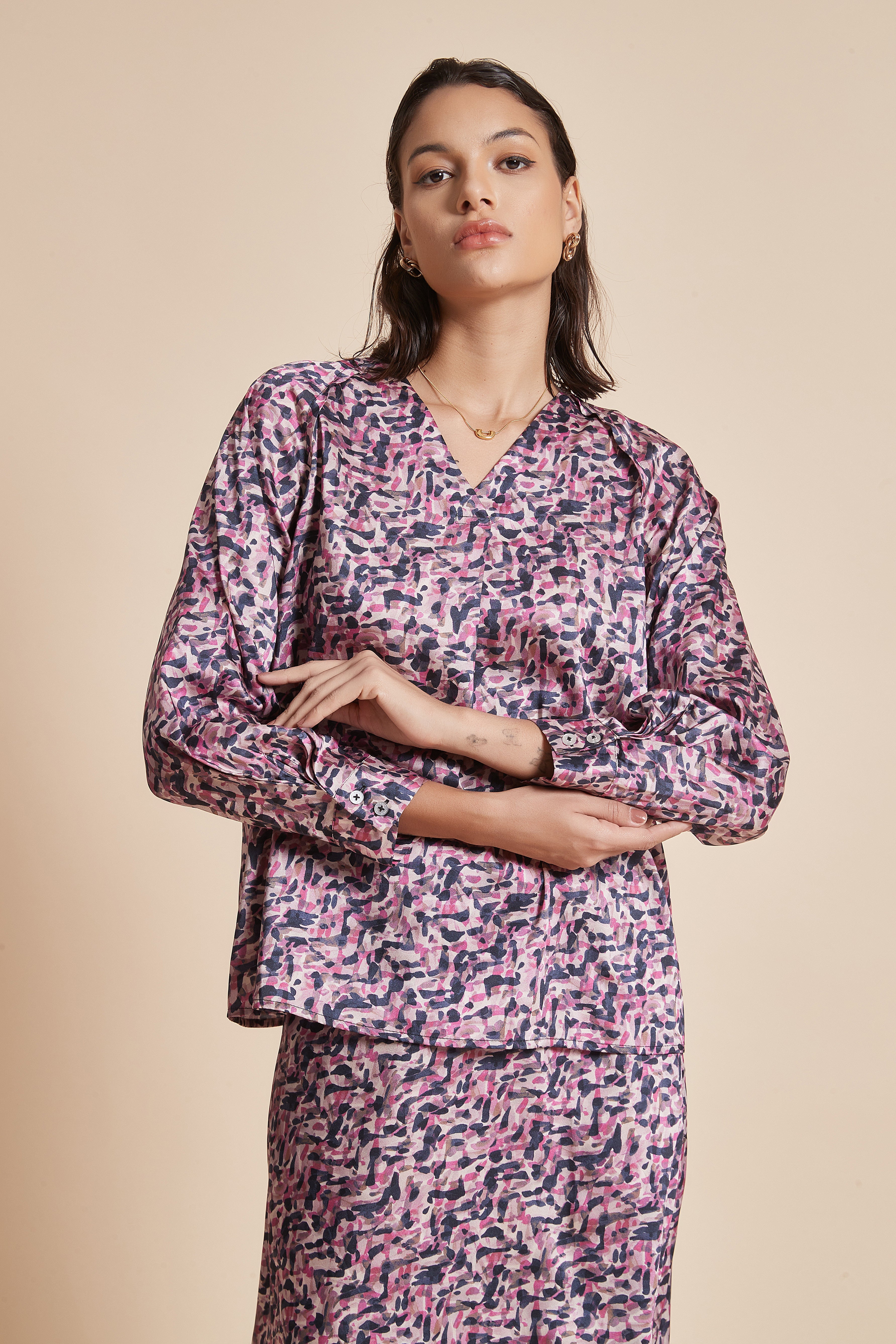 Yola Printed Blouse with Long Sleeves and V-Neck