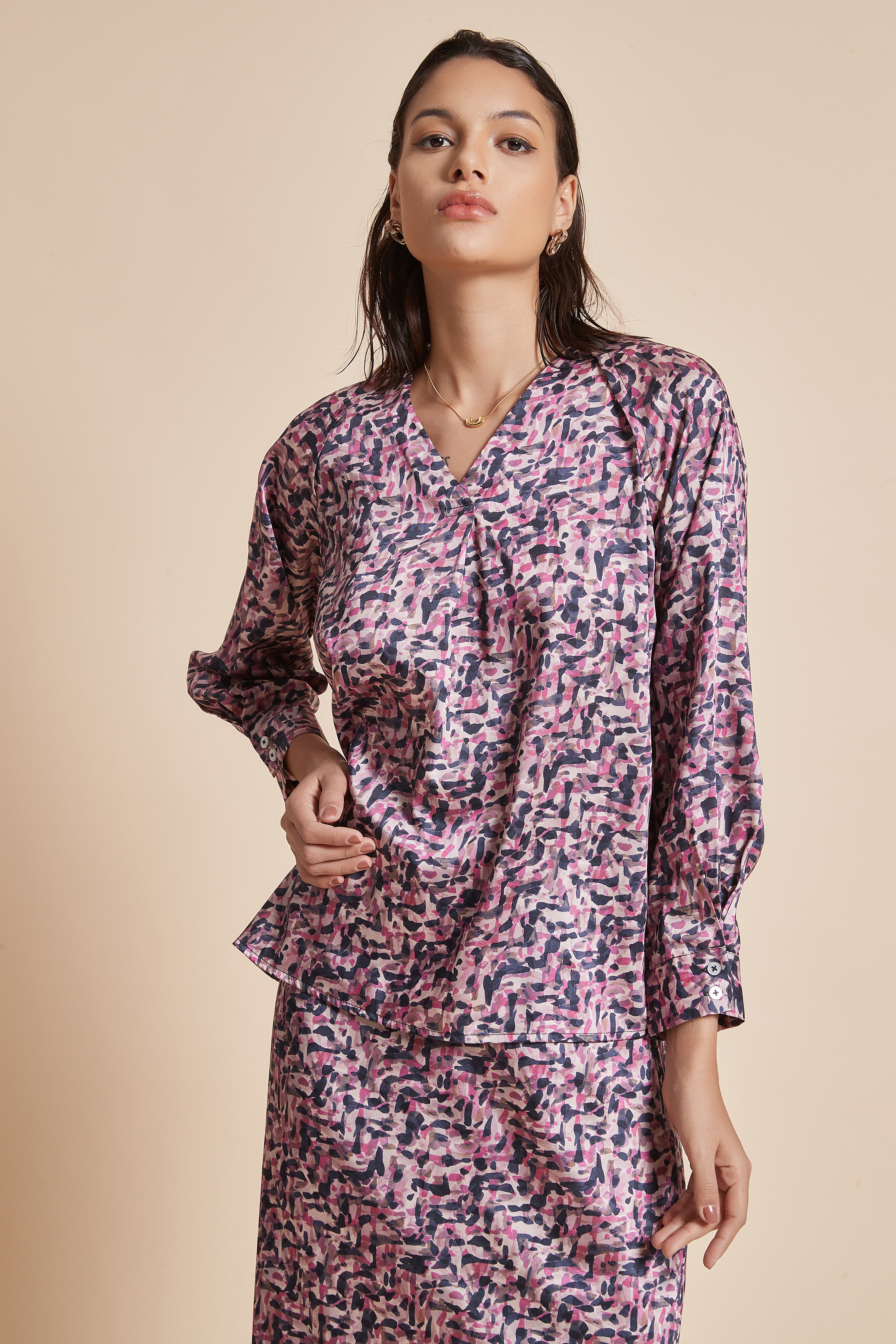 Yola Printed Blouse with Long Sleeves and V-Neck