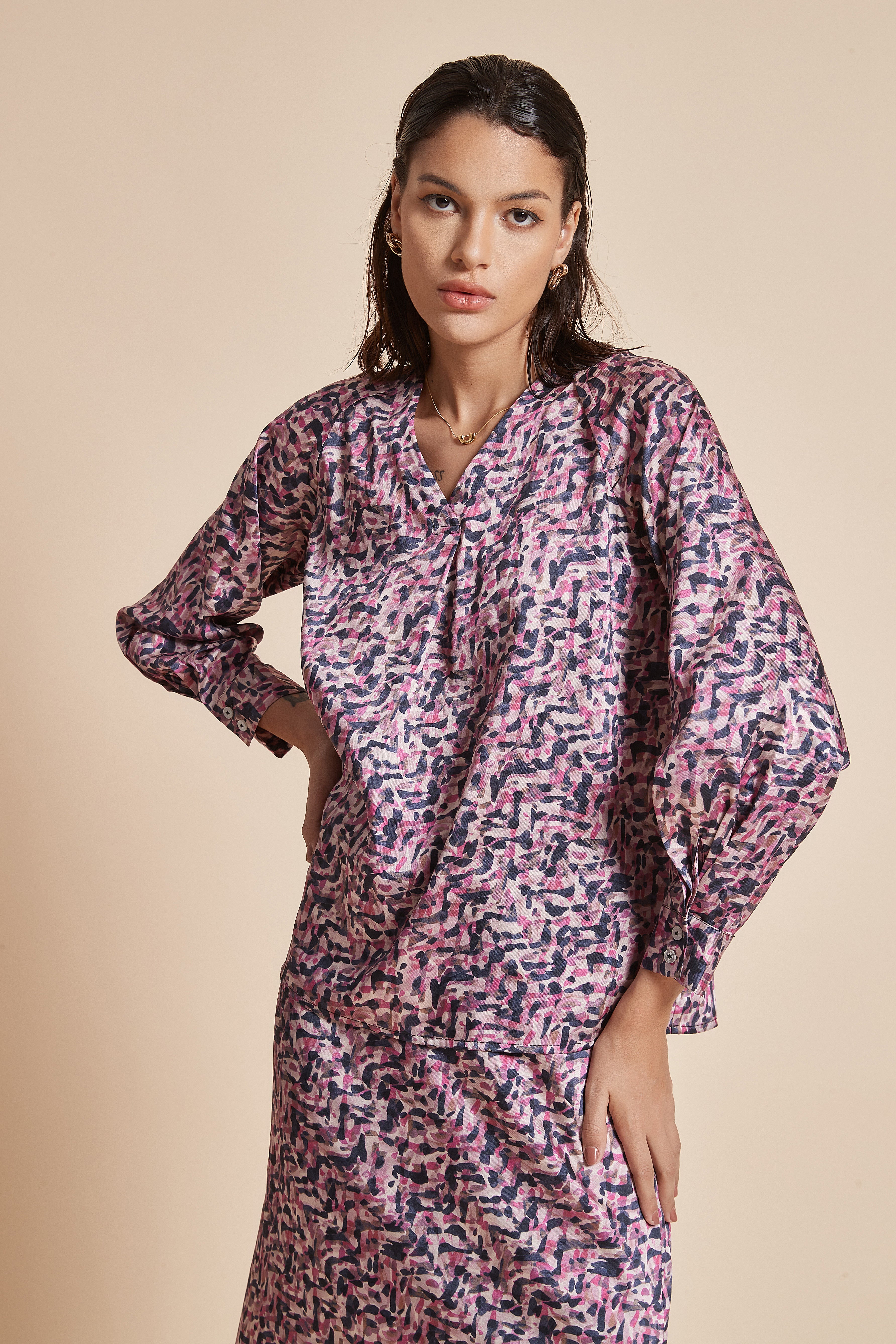 Yola Printed Blouse with Long Sleeves and V-Neck