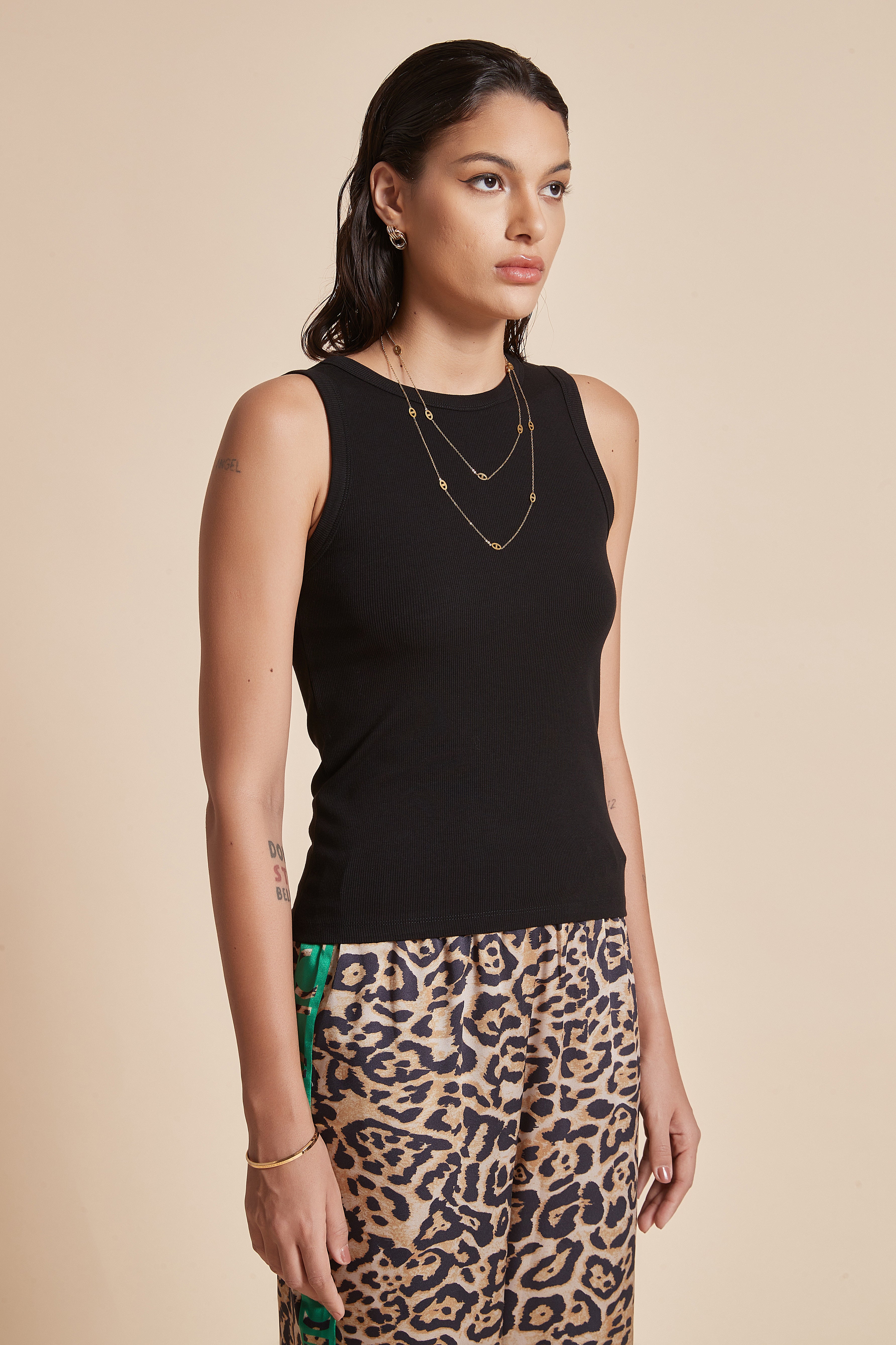 Yola Plain Sleeveless Blouse with Round Neck