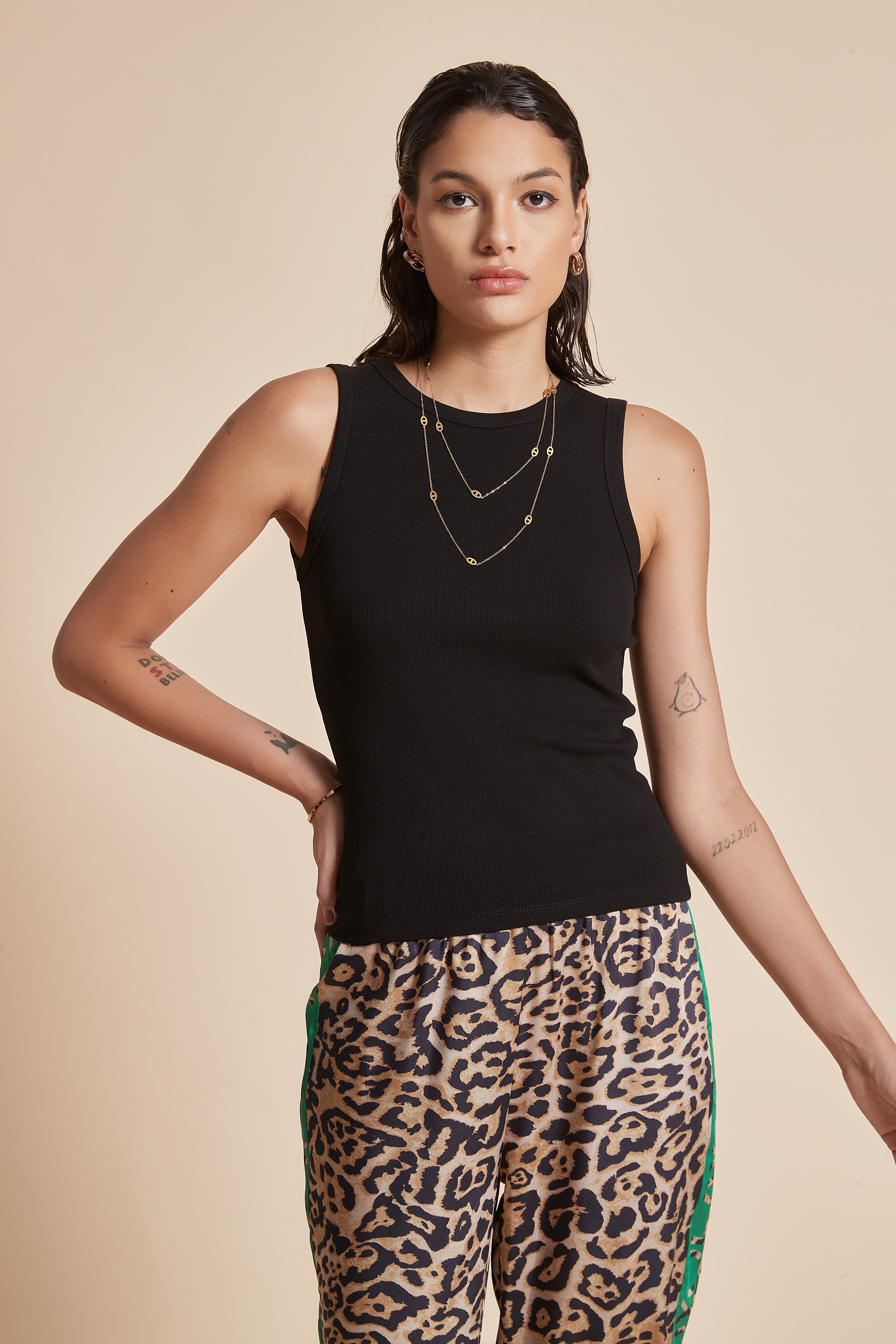 Plain Sleeveless Blouse With Round Neck