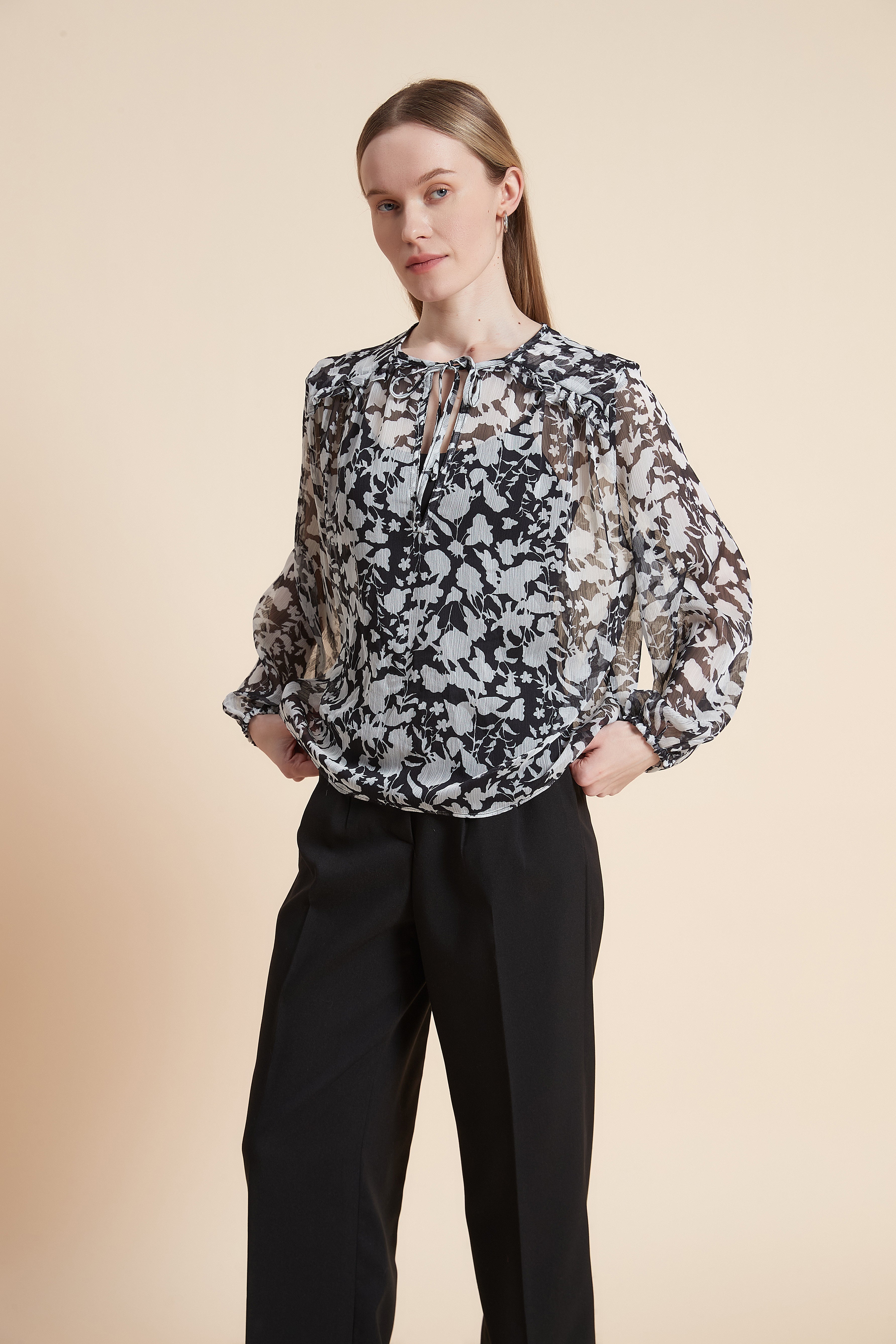 Waist-Length Patterned Long-Sleeved Blouse