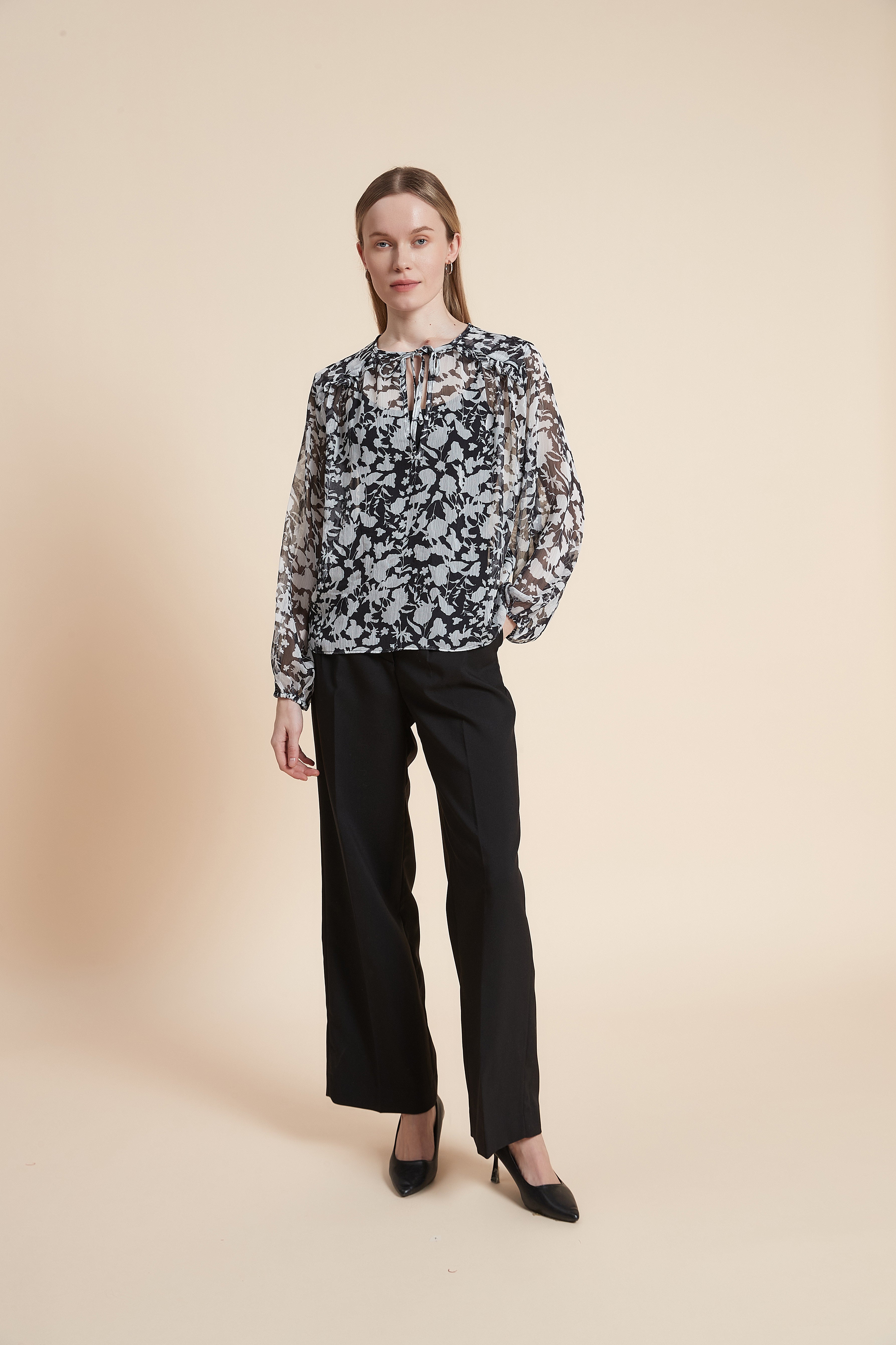 Waist-Length Patterned Long-Sleeved Blouse