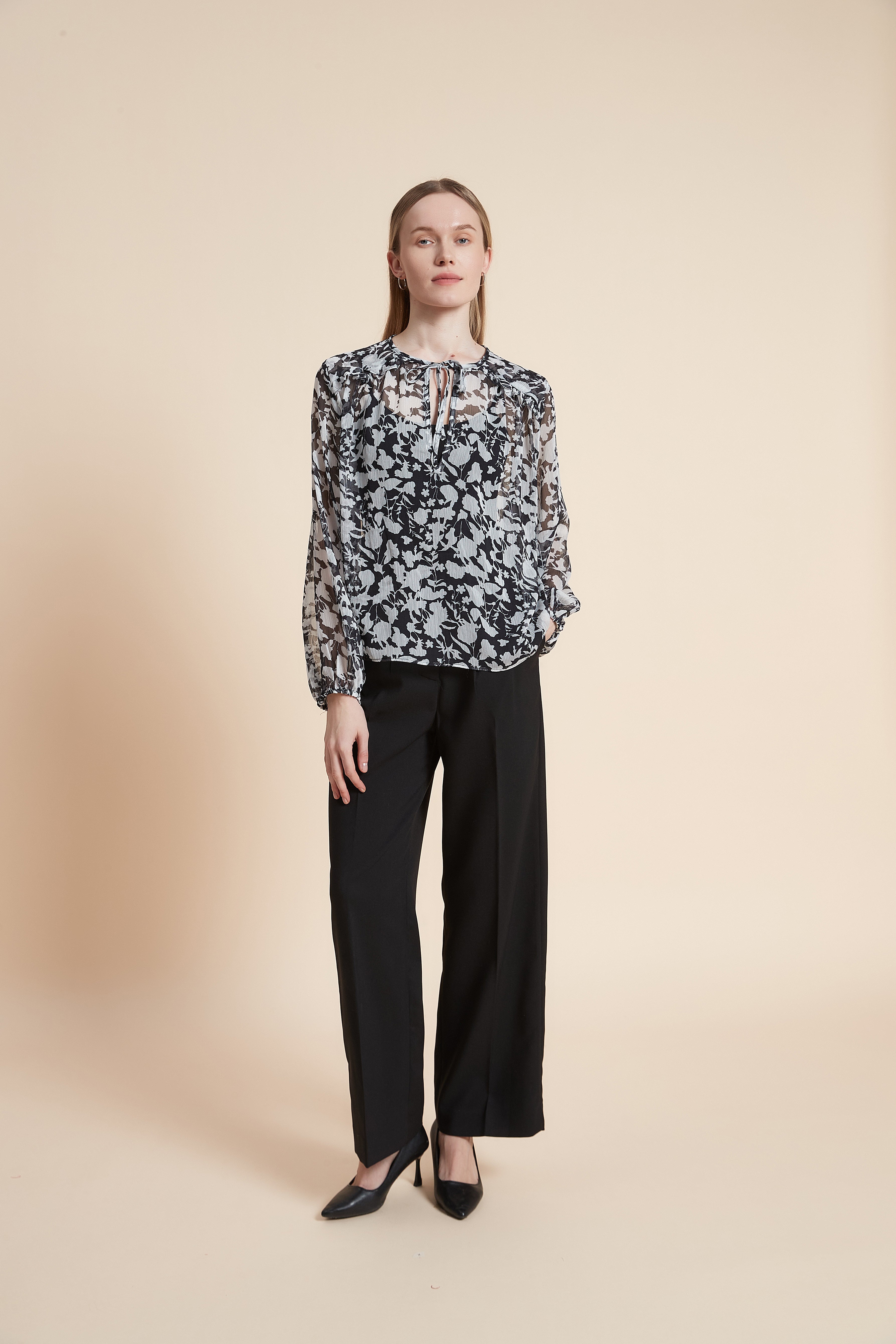 Waist-Length Patterned Long-Sleeved Blouse