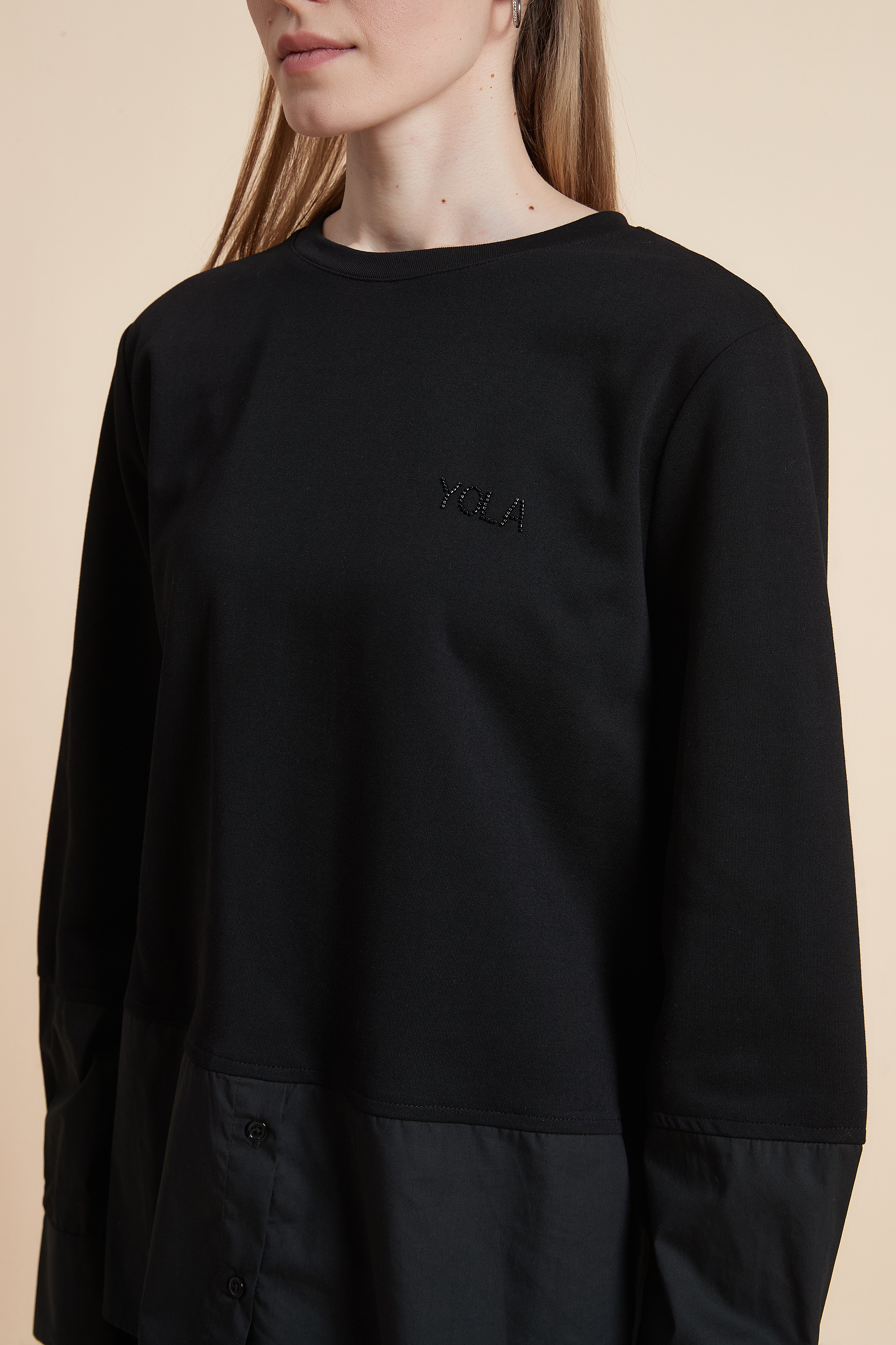 بلوزة بكم طويل بأزرار