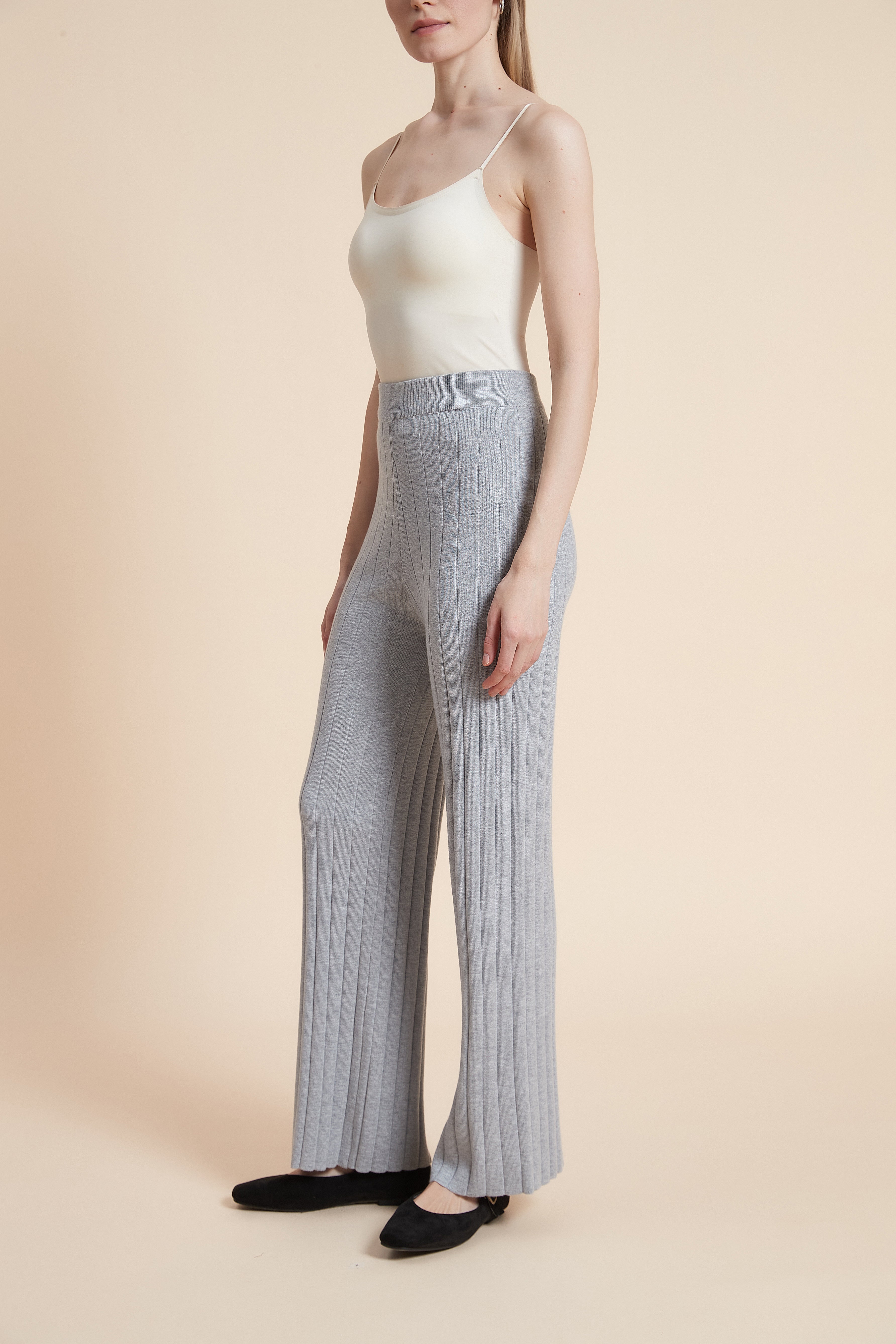 Long solid ribbed pants