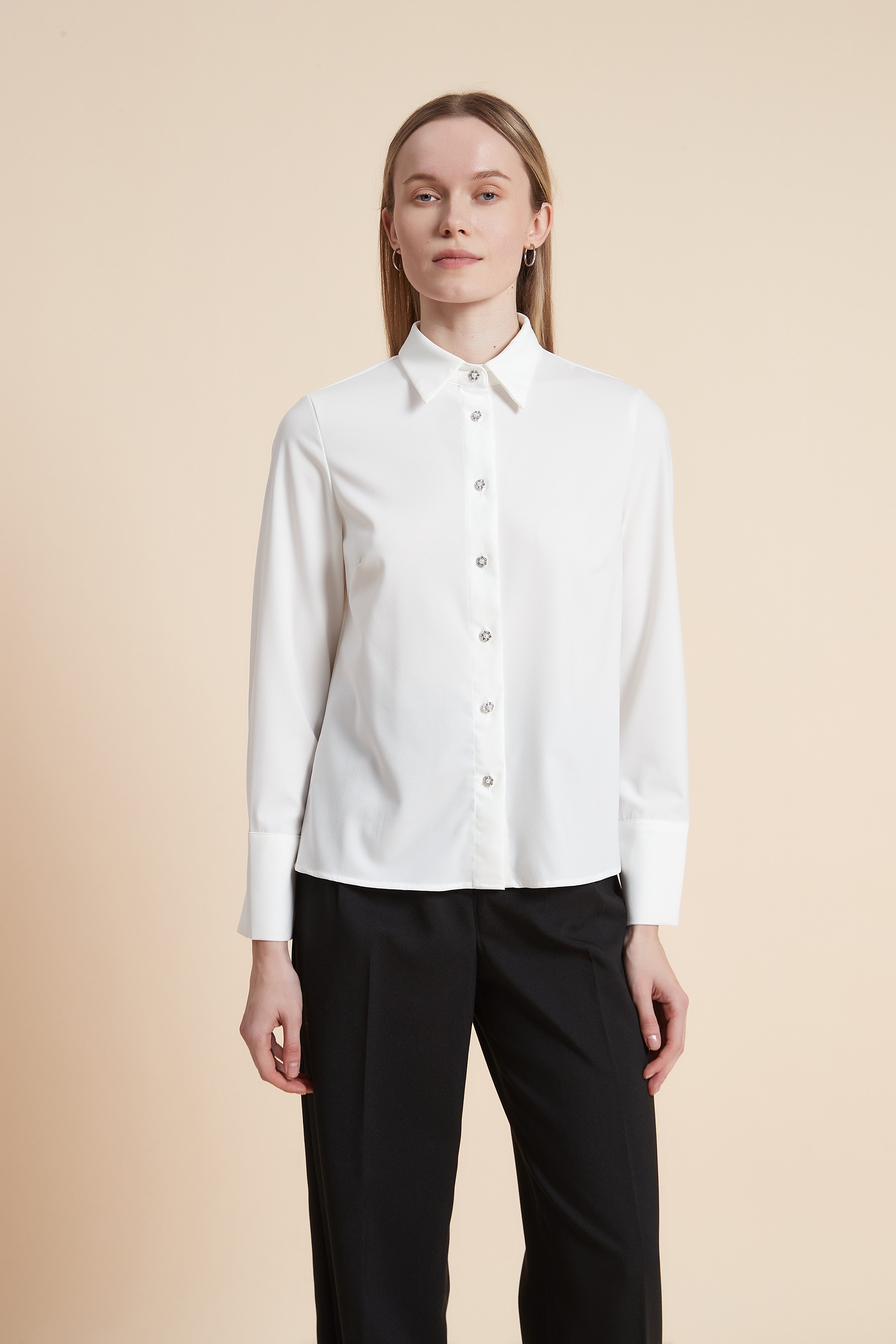 قميص سادة بكم طويل وأزرار