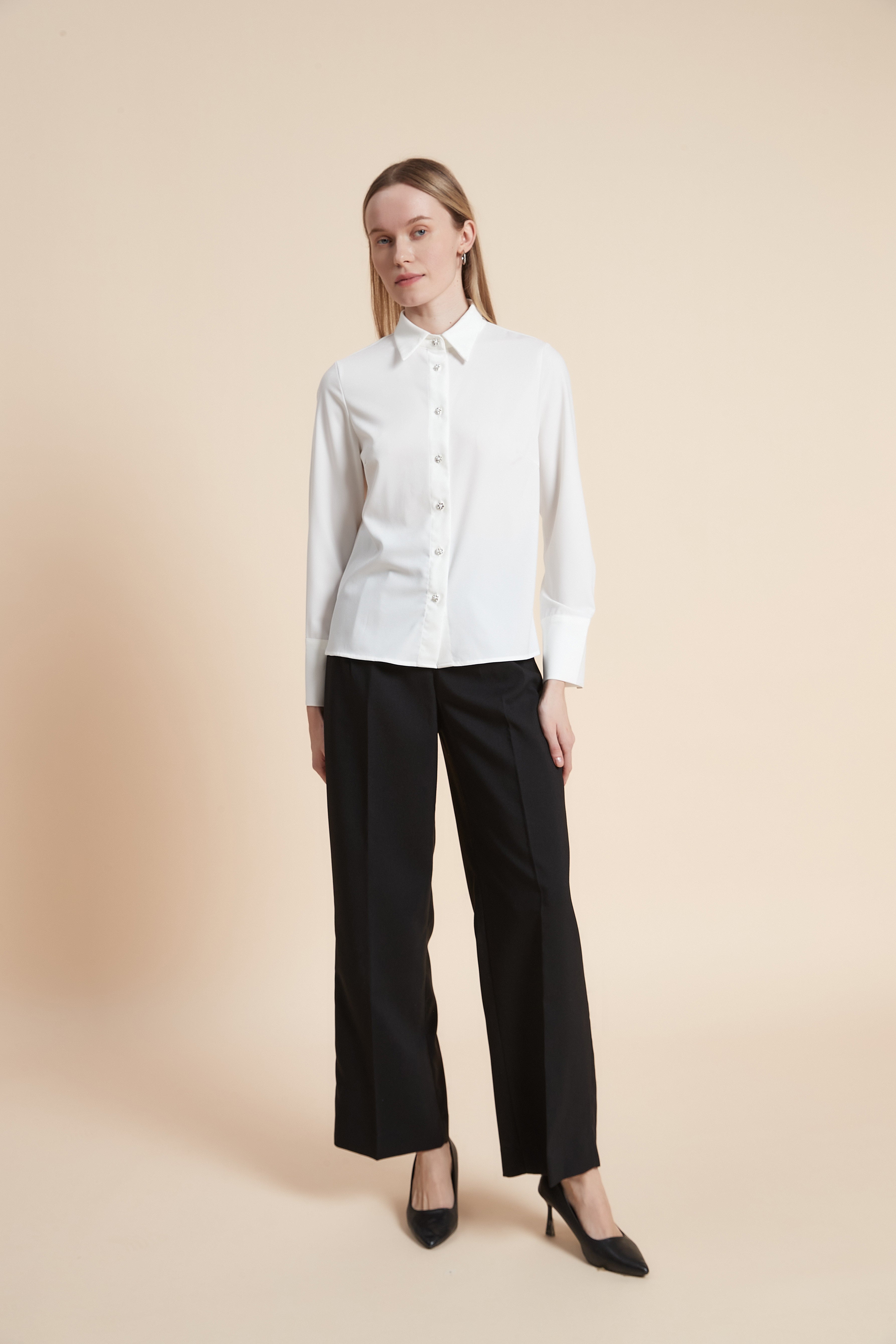 قميص سادة بكم طويل وأزرار