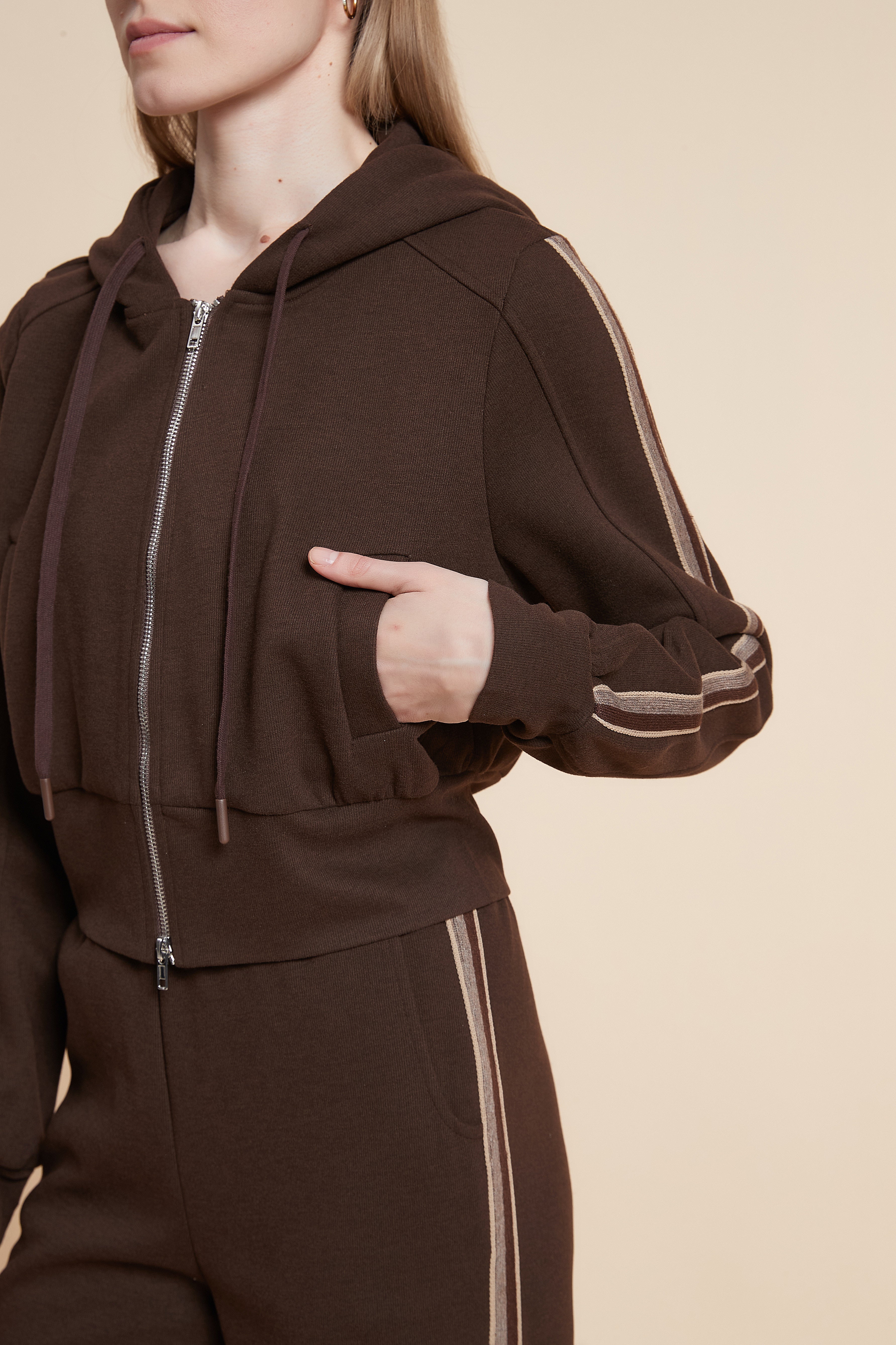 Short Zip Sweatshirt