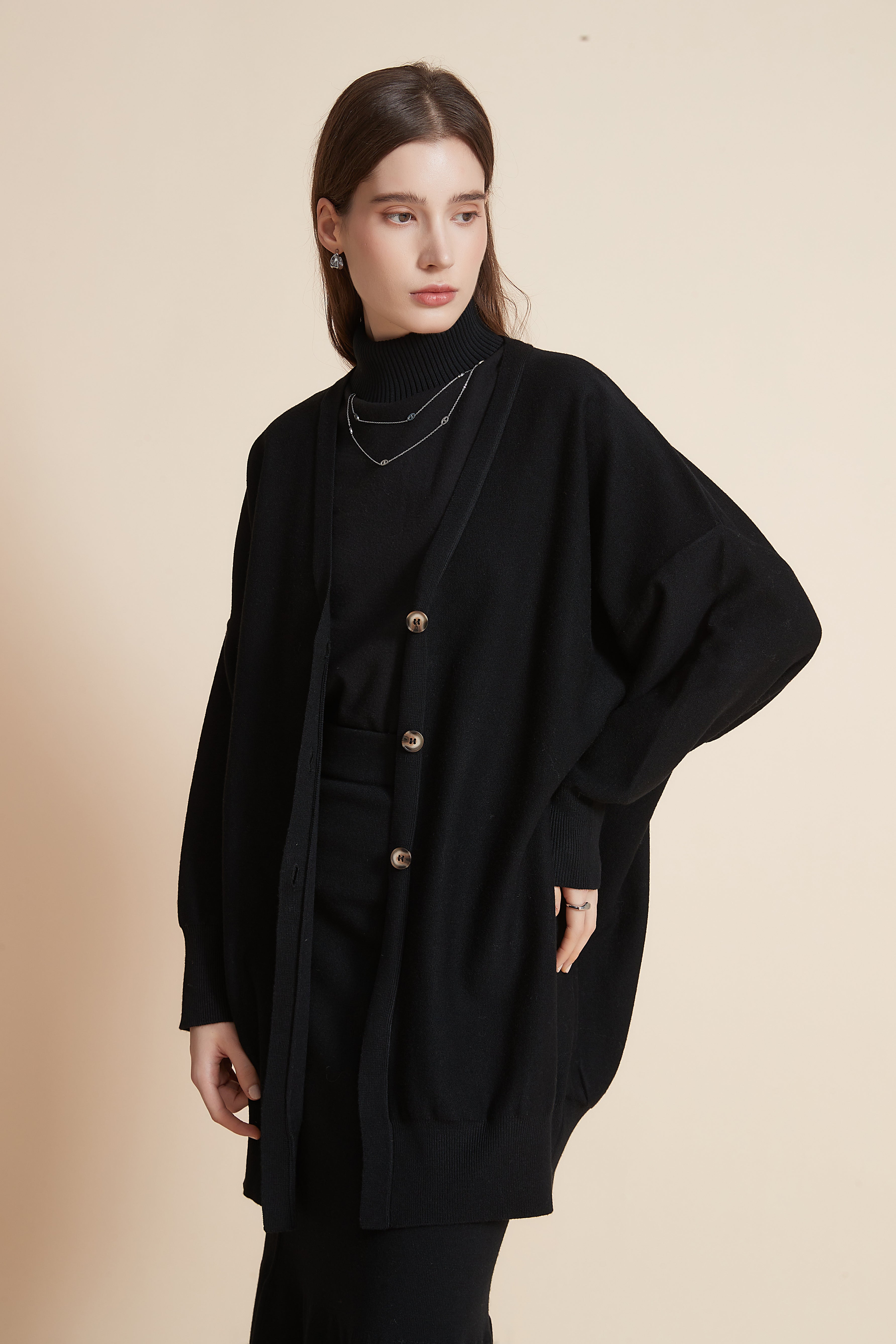 Yola Long Solid Color Cardigan with Buttons and Long Sleeves