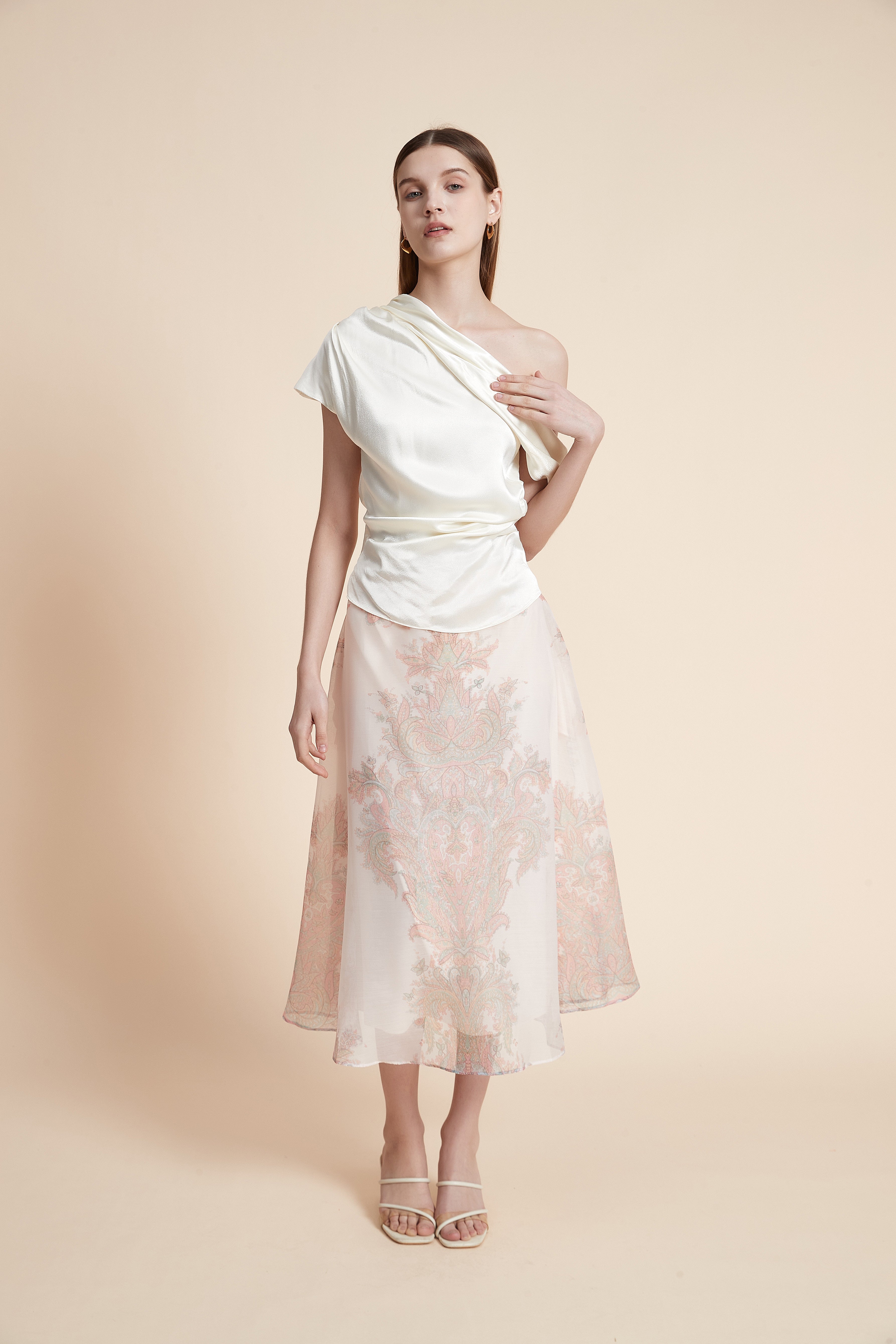 بلوزة سادة بأكمام قصيرة كتف مكشوف