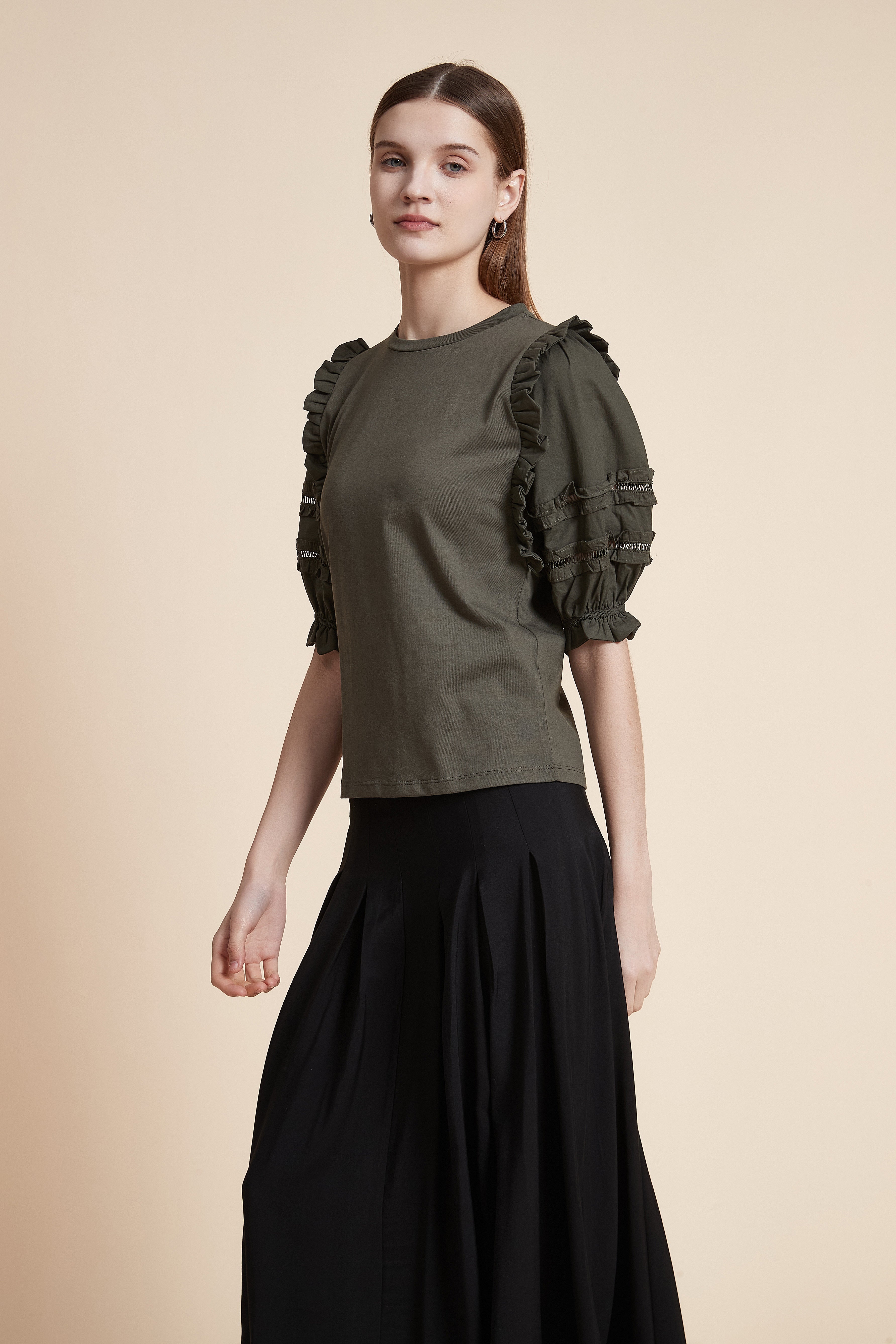 تيشيرت سادة بأكمام قصيرة بف