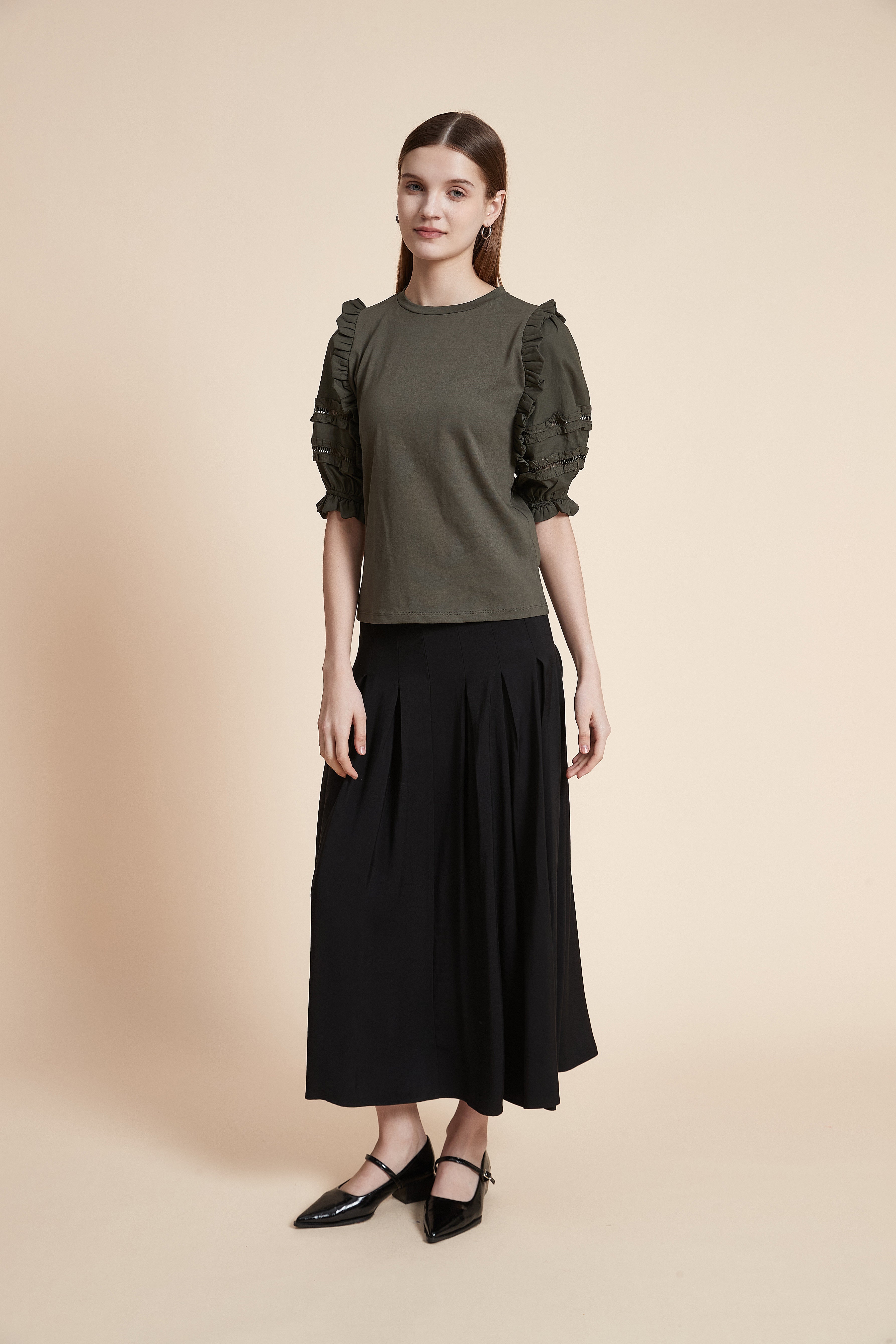 تيشيرت سادة بأكمام قصيرة بف