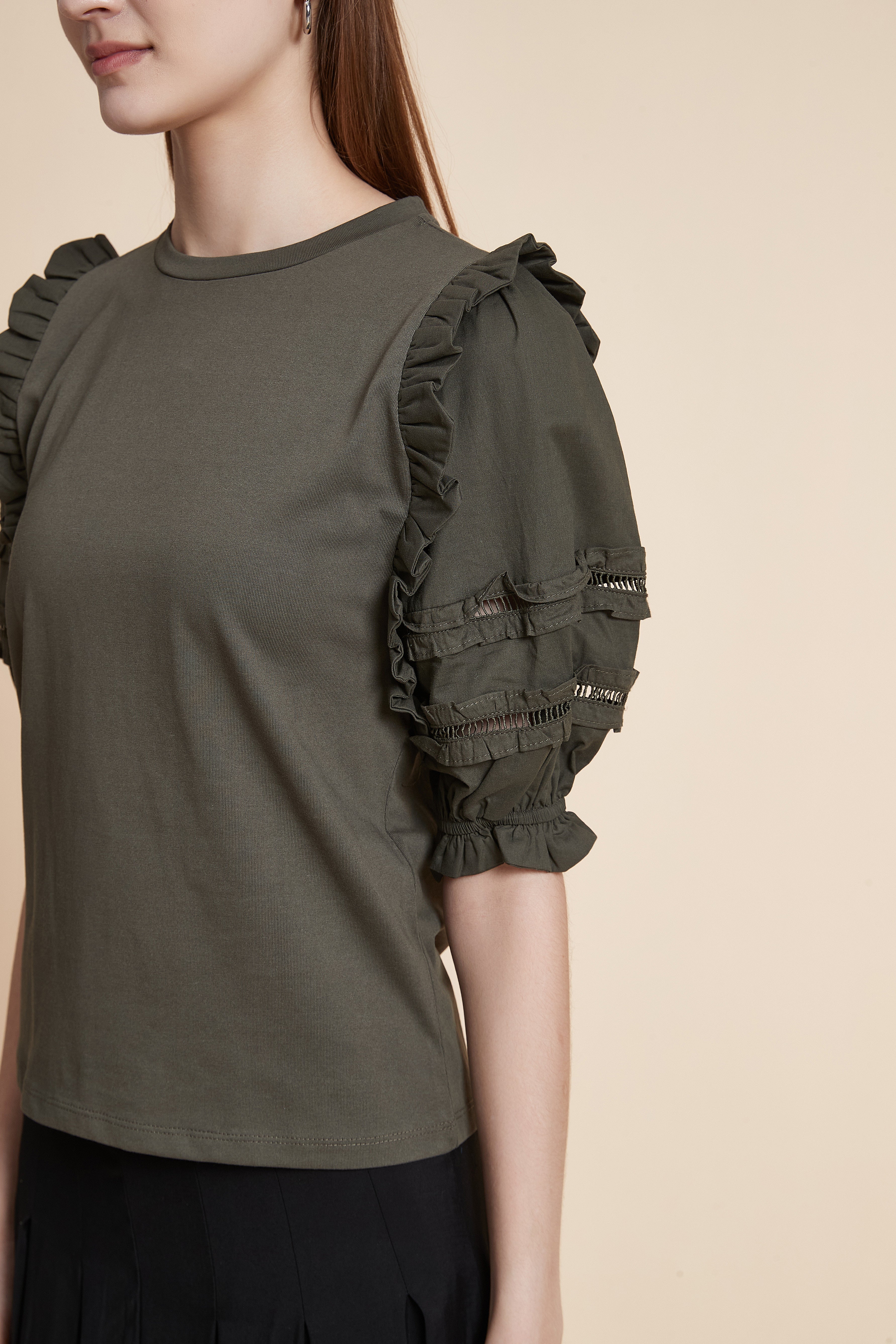 تيشيرت سادة بأكمام قصيرة بف