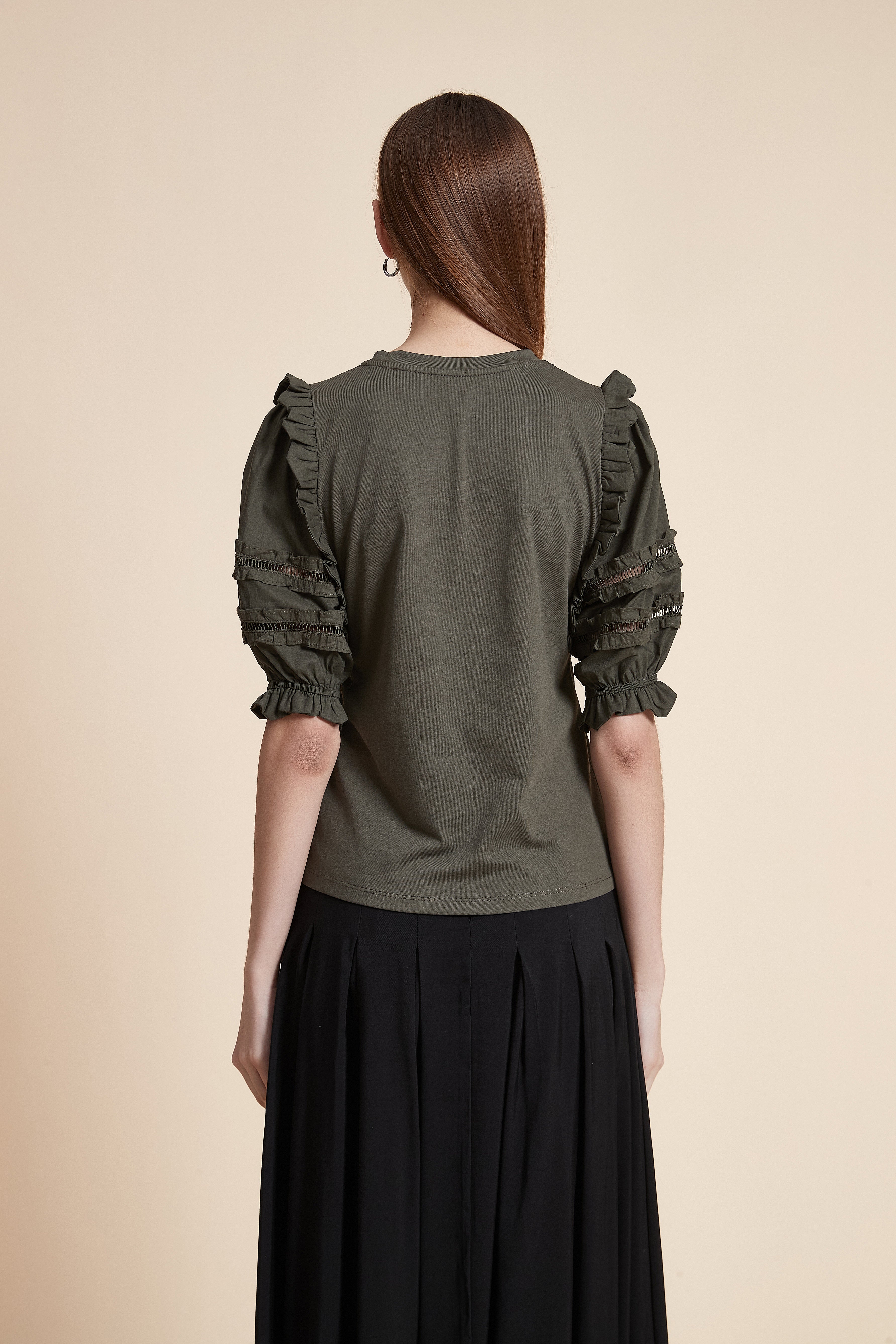 تيشيرت سادة بأكمام قصيرة بف