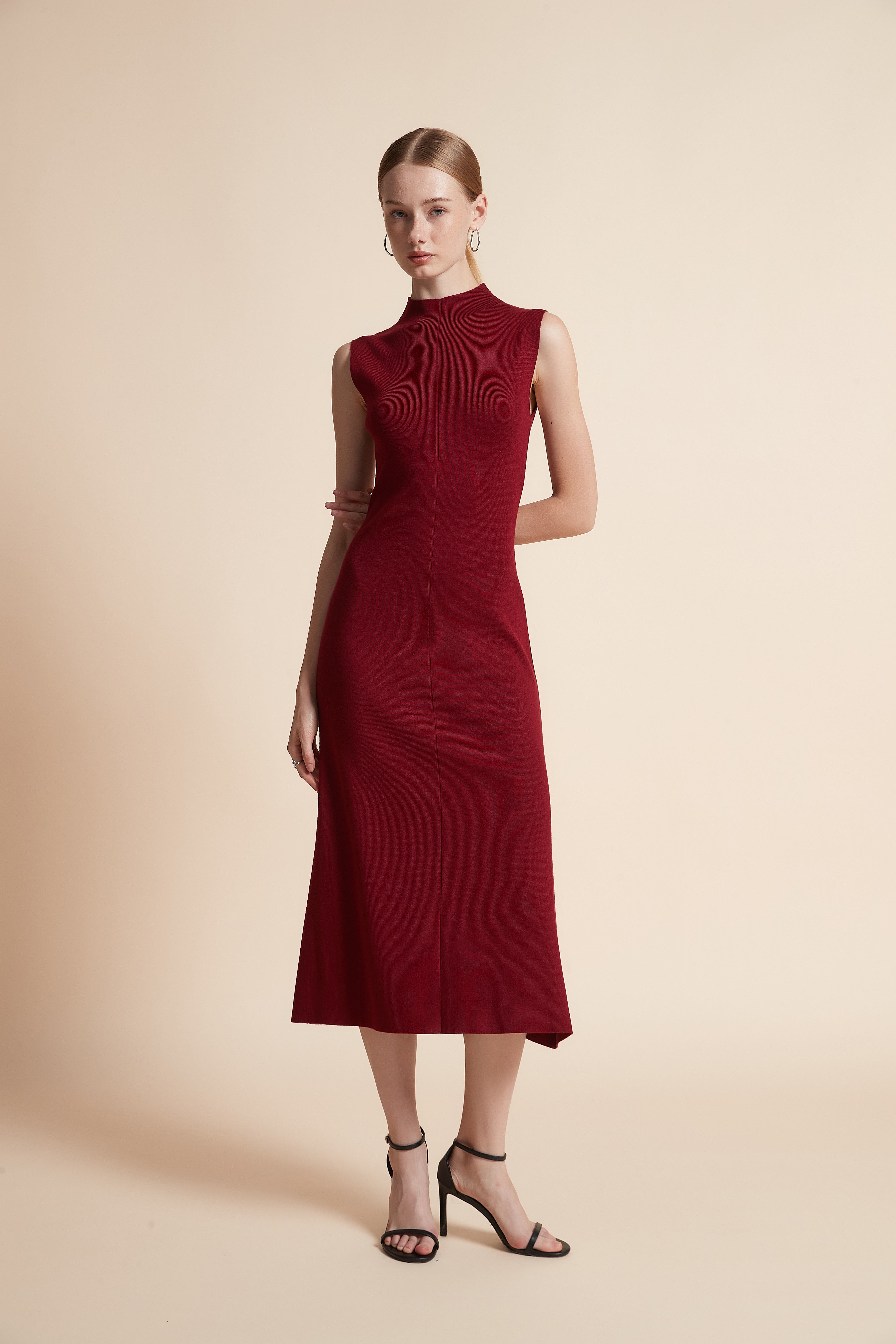 فستان ميدي بدون أكمام سادة