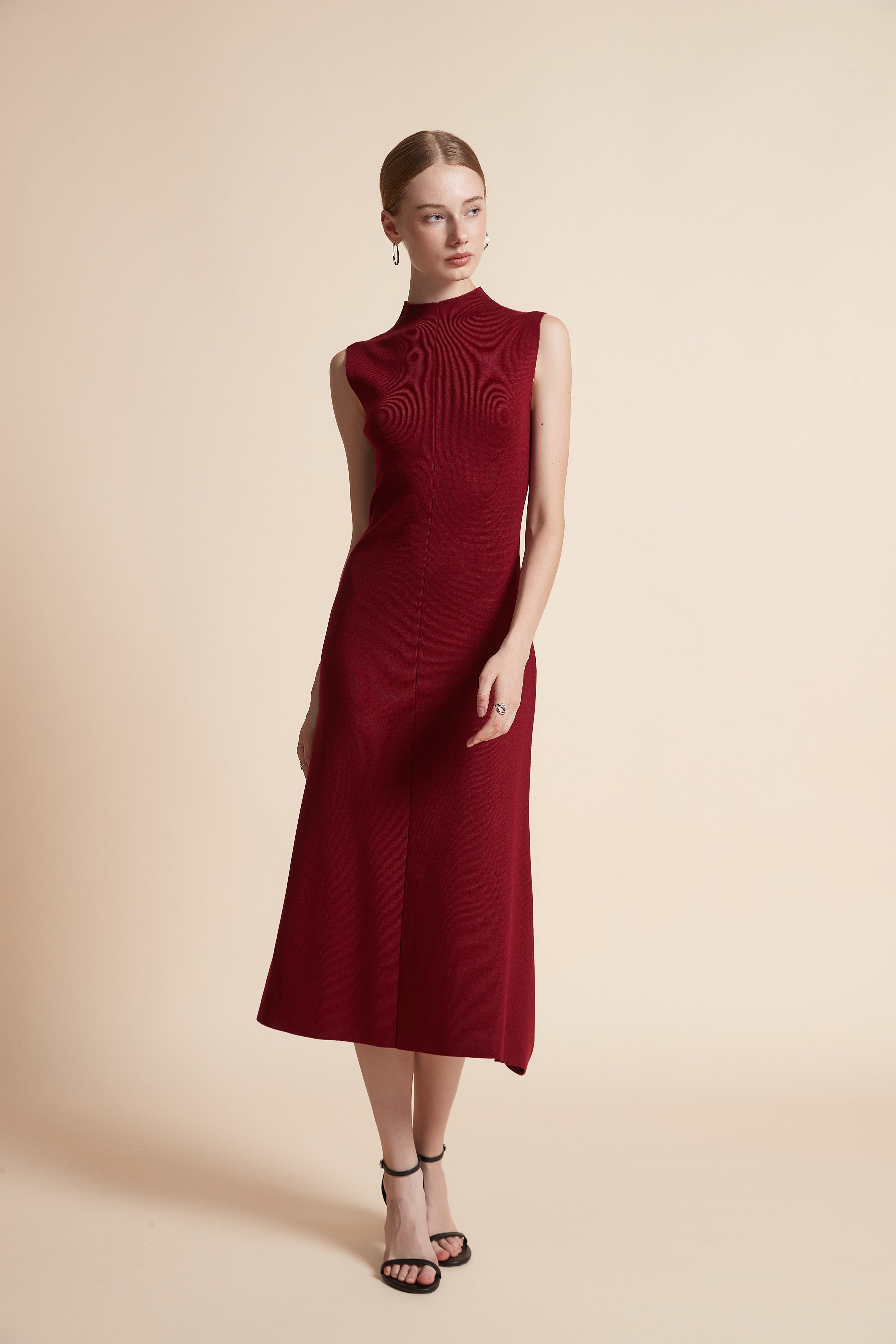 فستان ميدي بدون أكمام سادة