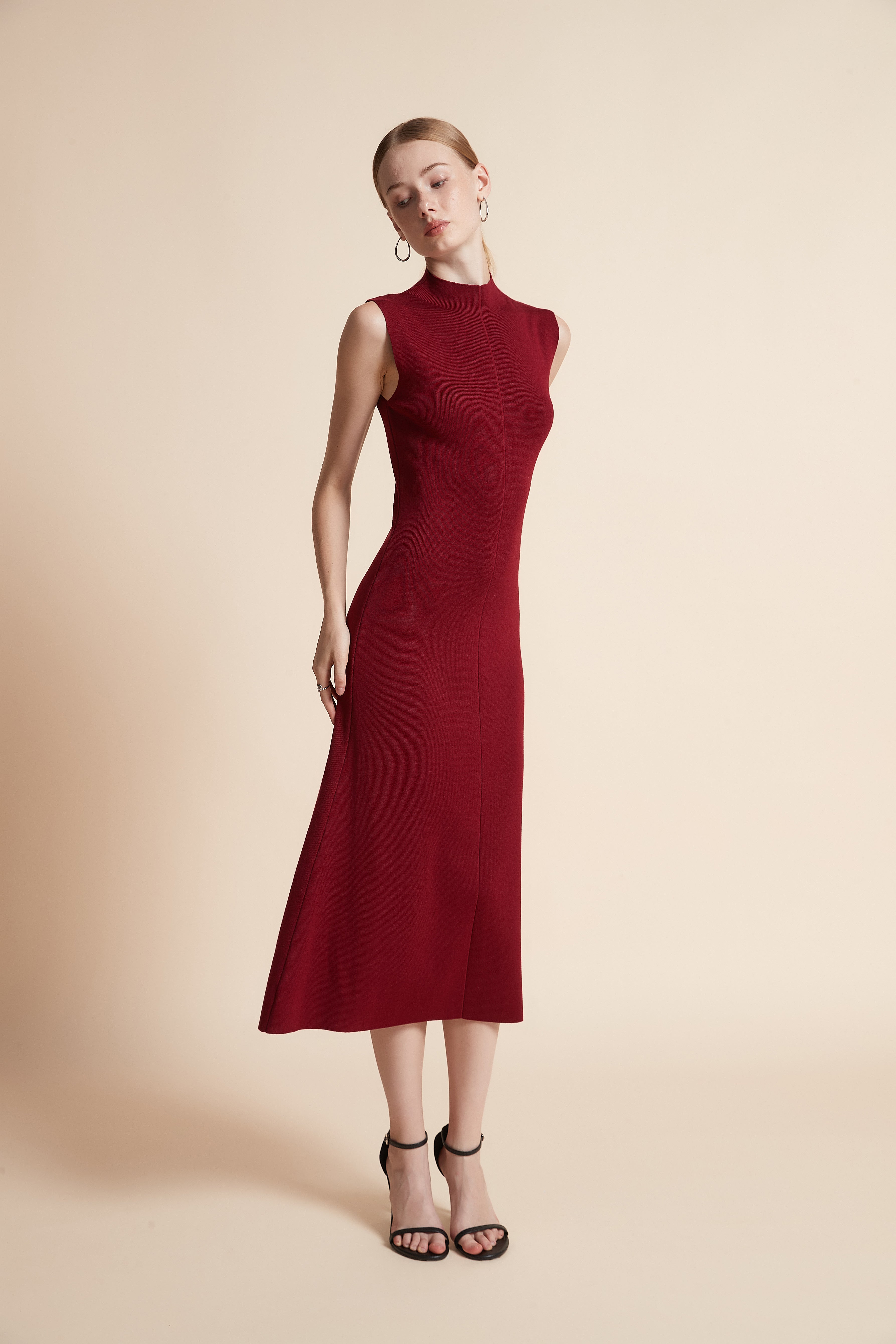 فستان ميدي بدون أكمام سادة