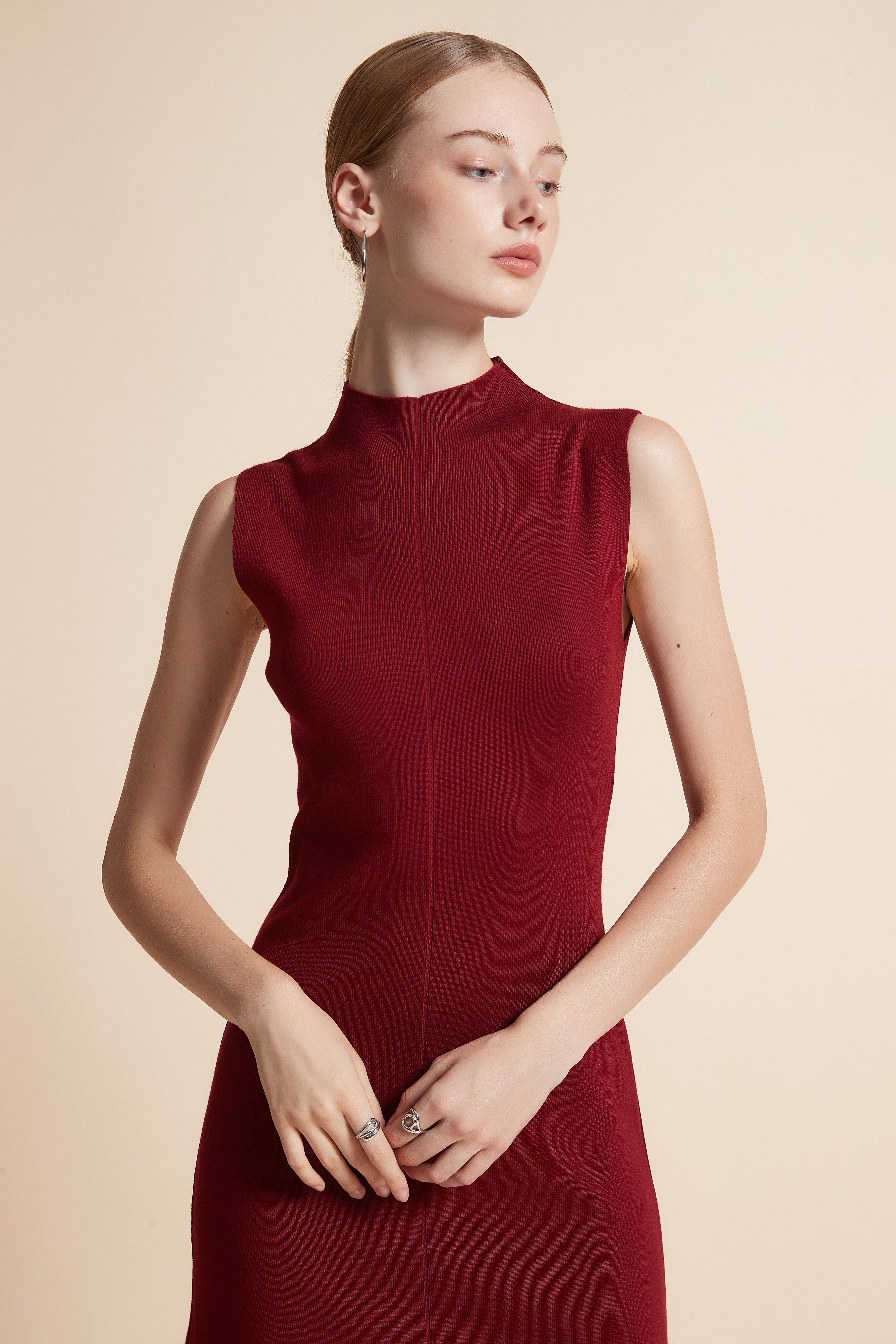 فستان ميدي بدون أكمام سادة