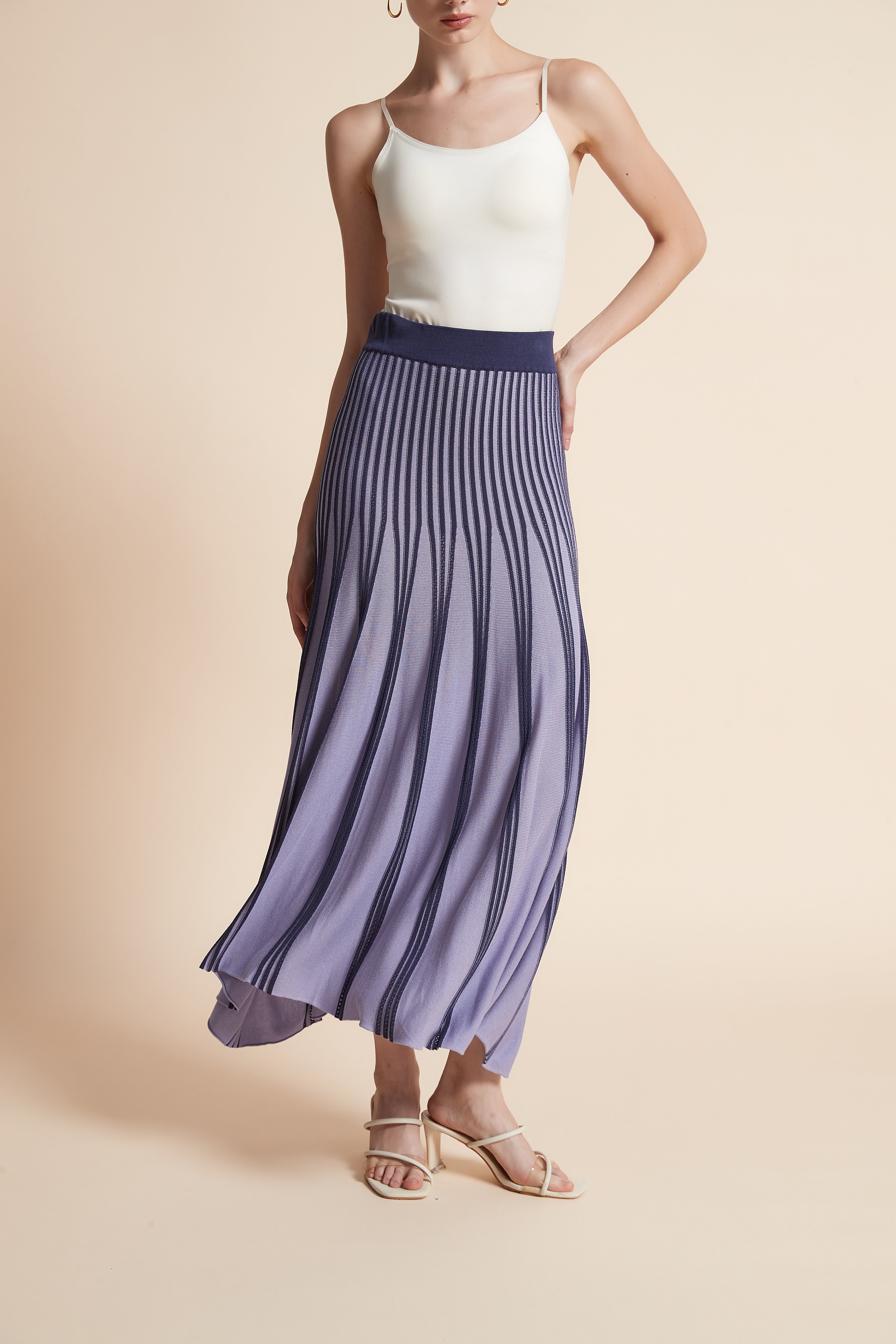 تنورة مضلعة مخططة بالطول