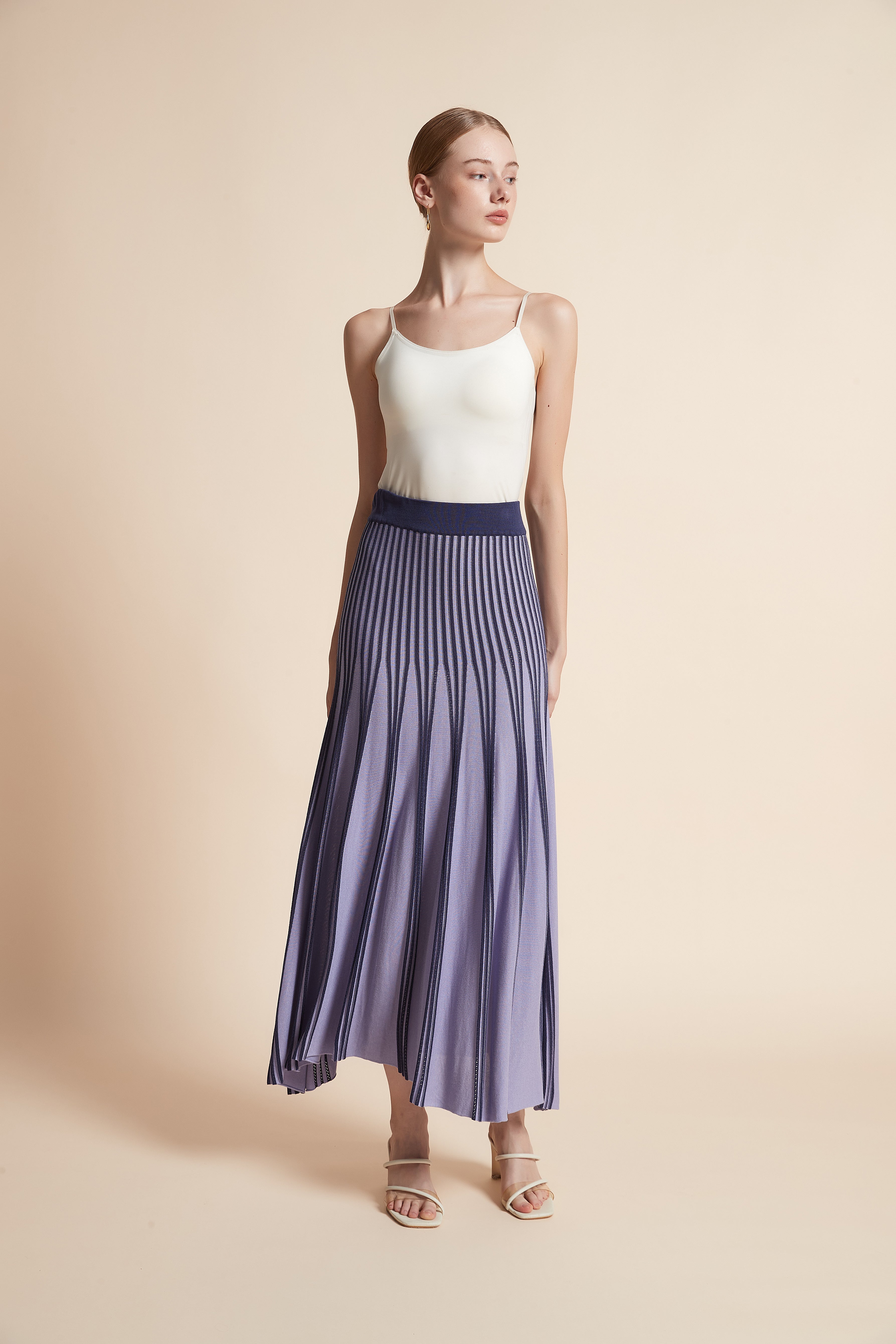 تنورة مضلعة مخططة بالطول