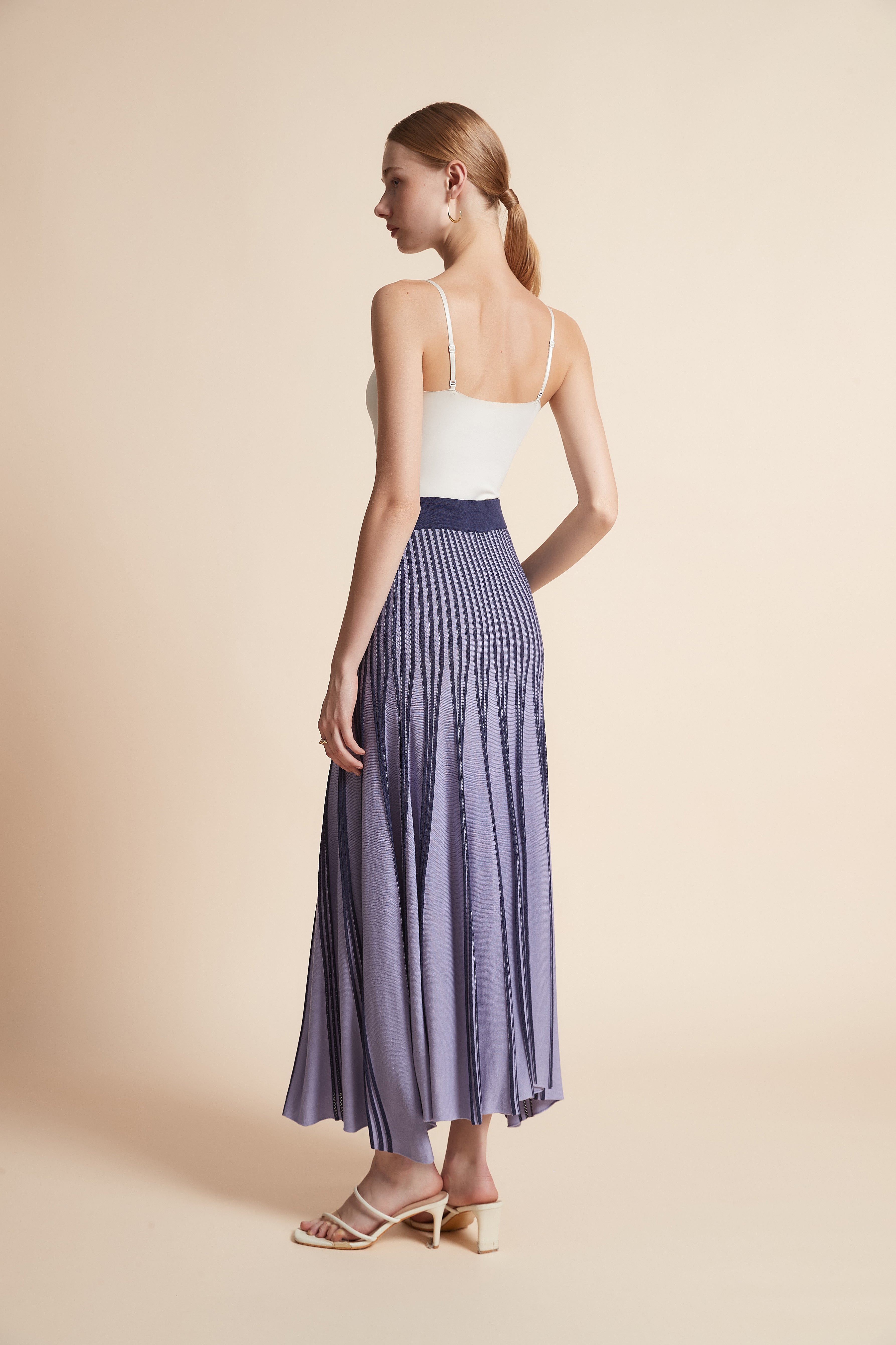 تنورة مضلعة مخططة بالطول