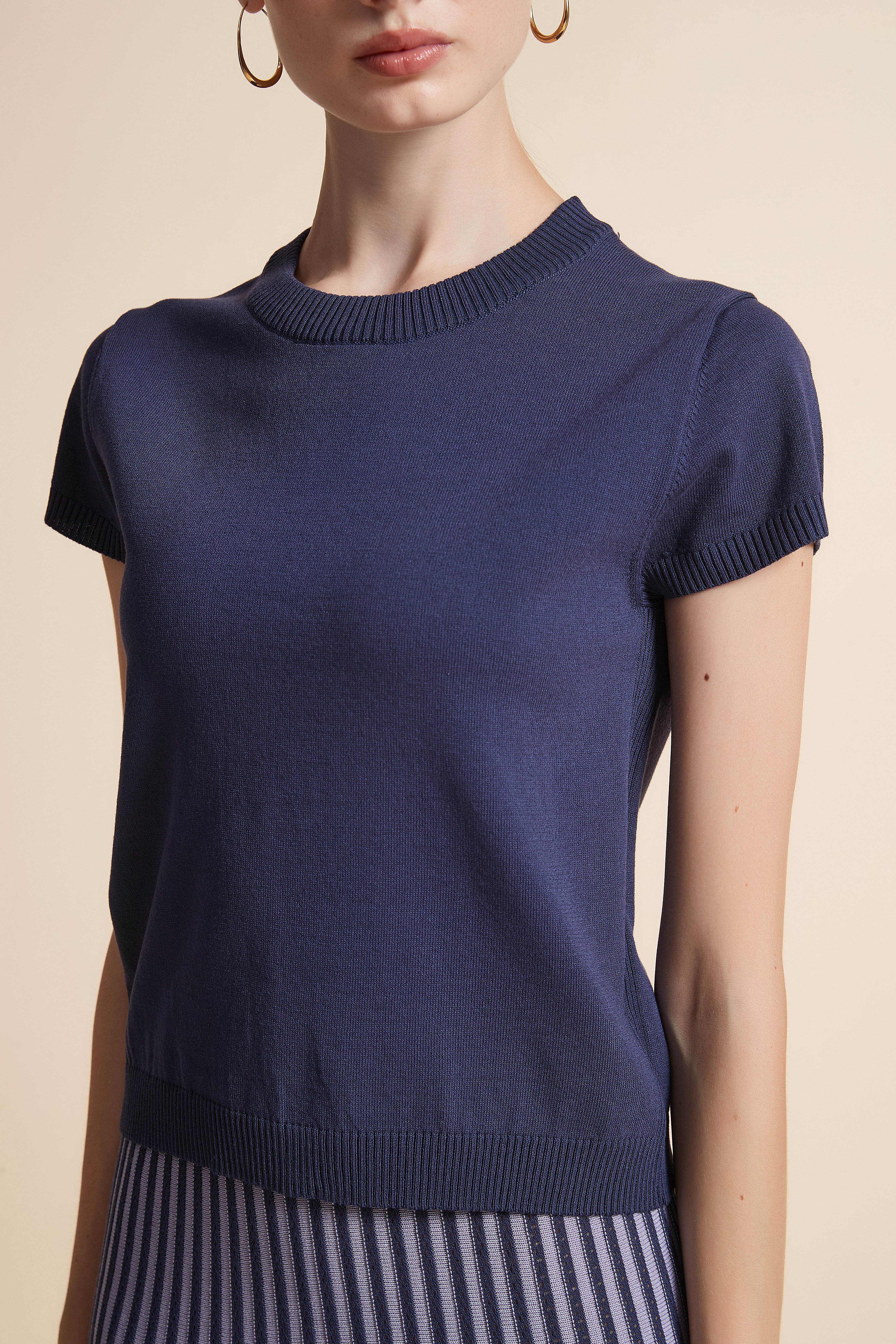 توب منسوج سادة نص كم