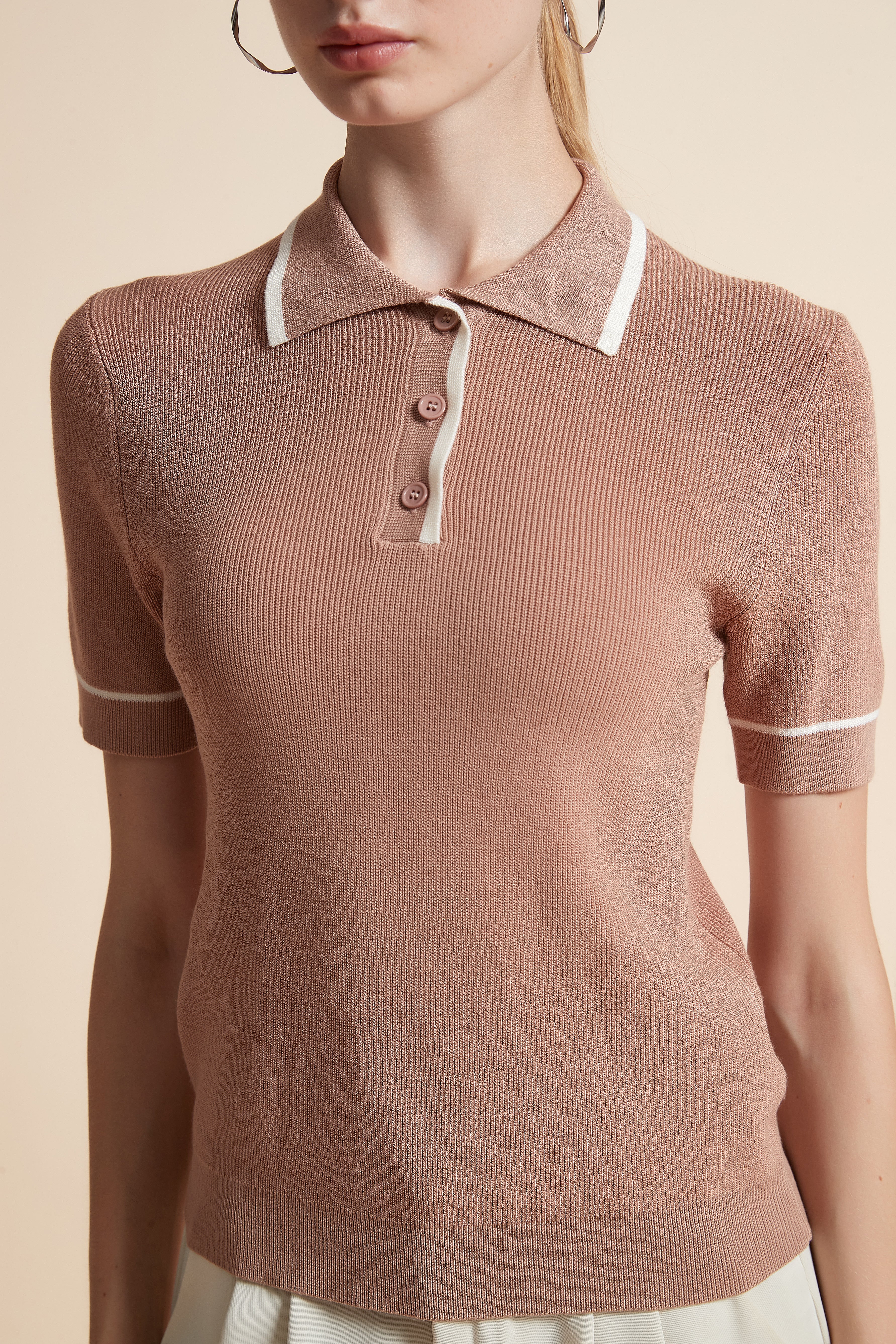 توب بولو منسوج بأزرار أمامية نص كم