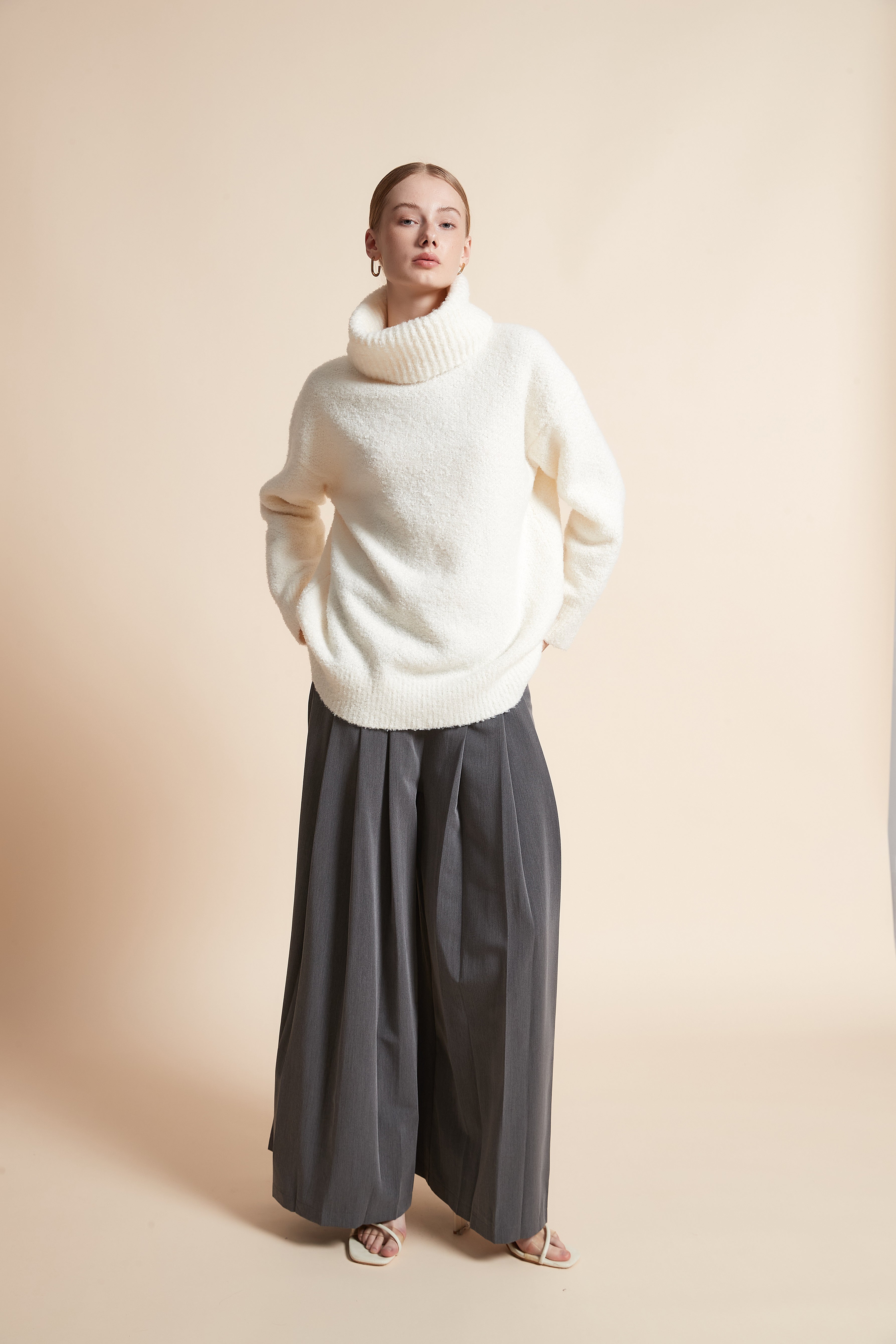 بلوفر أوفر سايز كم طويل سادة